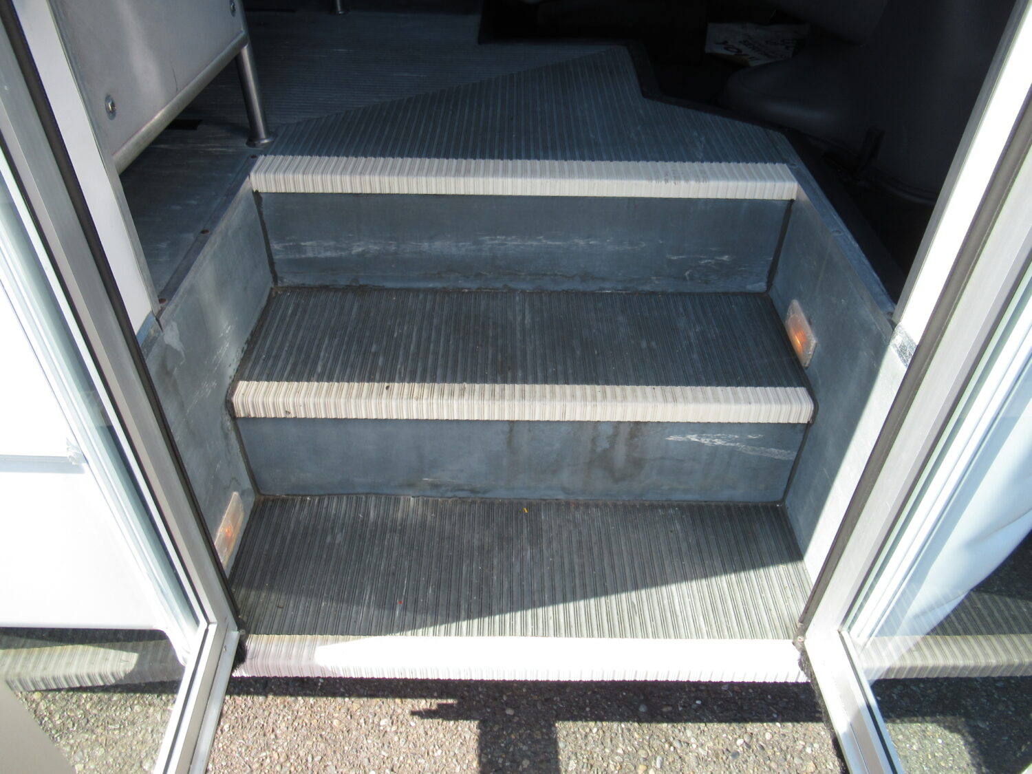 2006 Ford Starcraft AllStar 25 Passenger Shuttle Bus - S24173 - Image 9