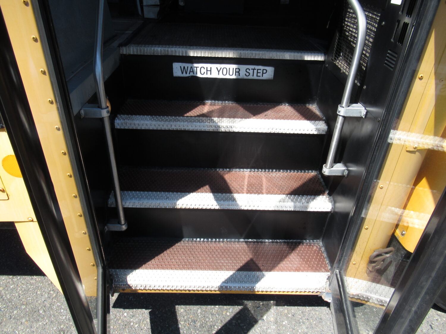 2009 IC CE300 - 12 Row School Bus - B14794 - Image 8