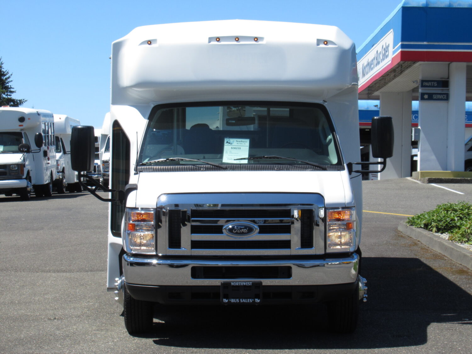 2015 Ford Eldorado 14 Passenger ADA Shuttle - S08437 - Image 11