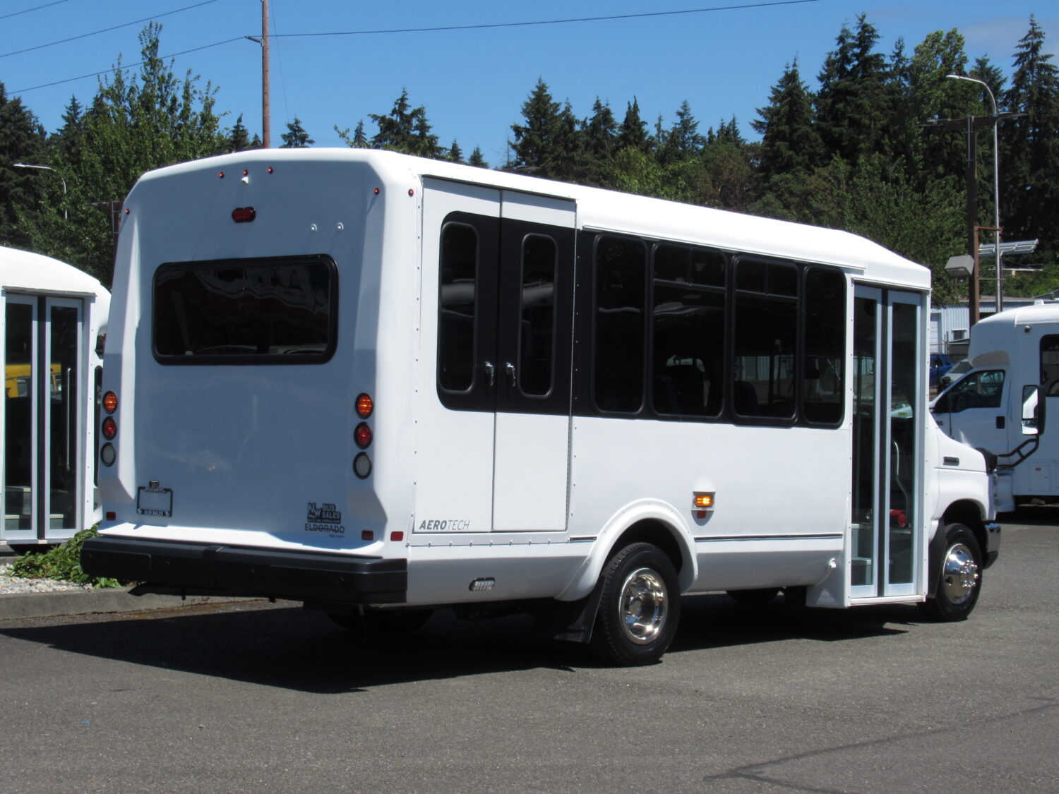 2015 Ford Eldorado 14 Passenger ADA Shuttle - S08437 - Image 3