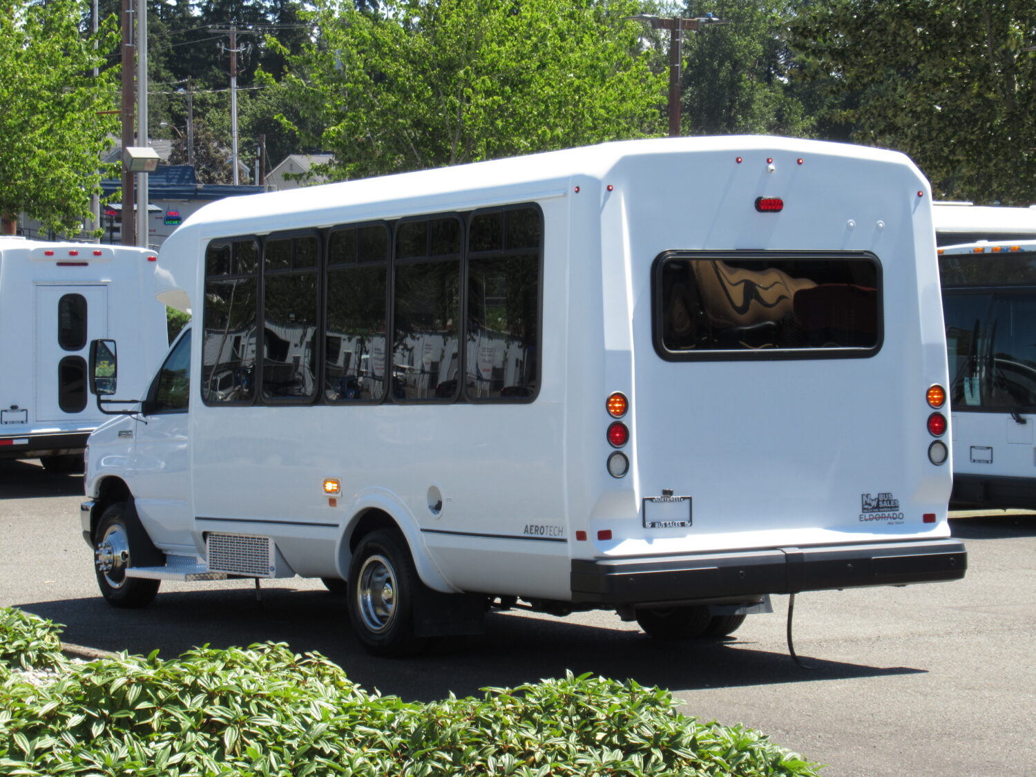 2015 Ford Eldorado 14 Passenger ADA Shuttle - S08437 - Image 4