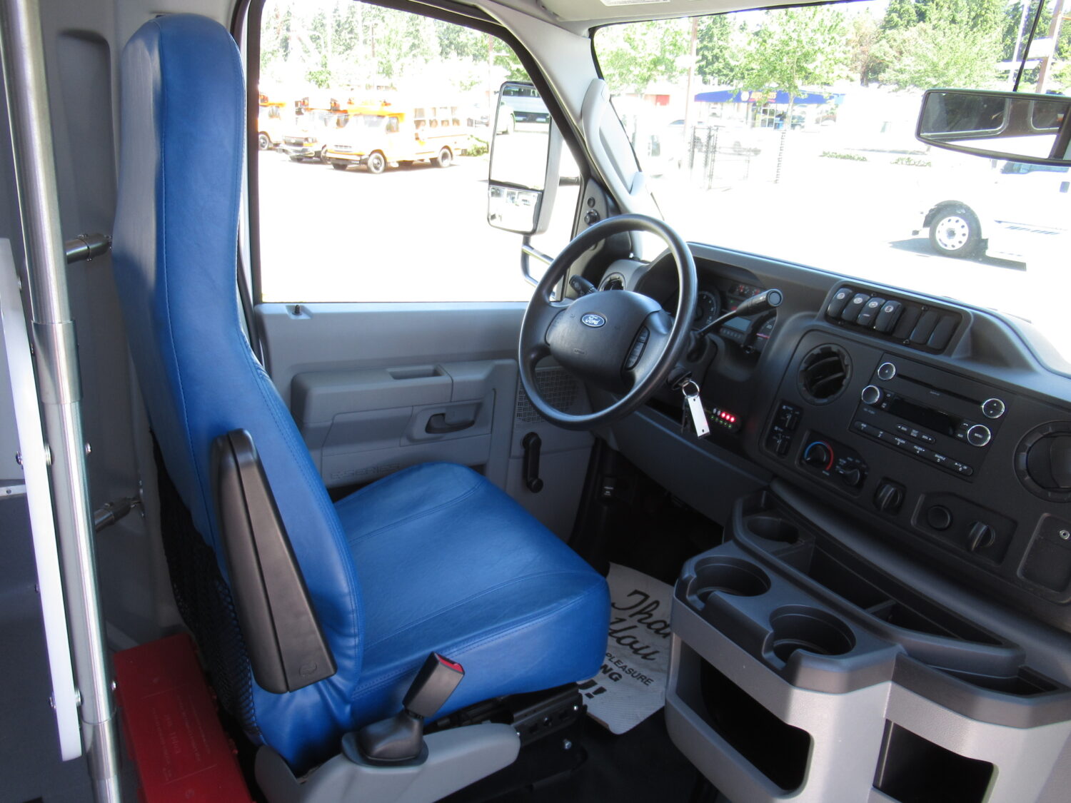 2015 Ford Eldorado 14 Passenger ADA Shuttle - S08437 - Image 9