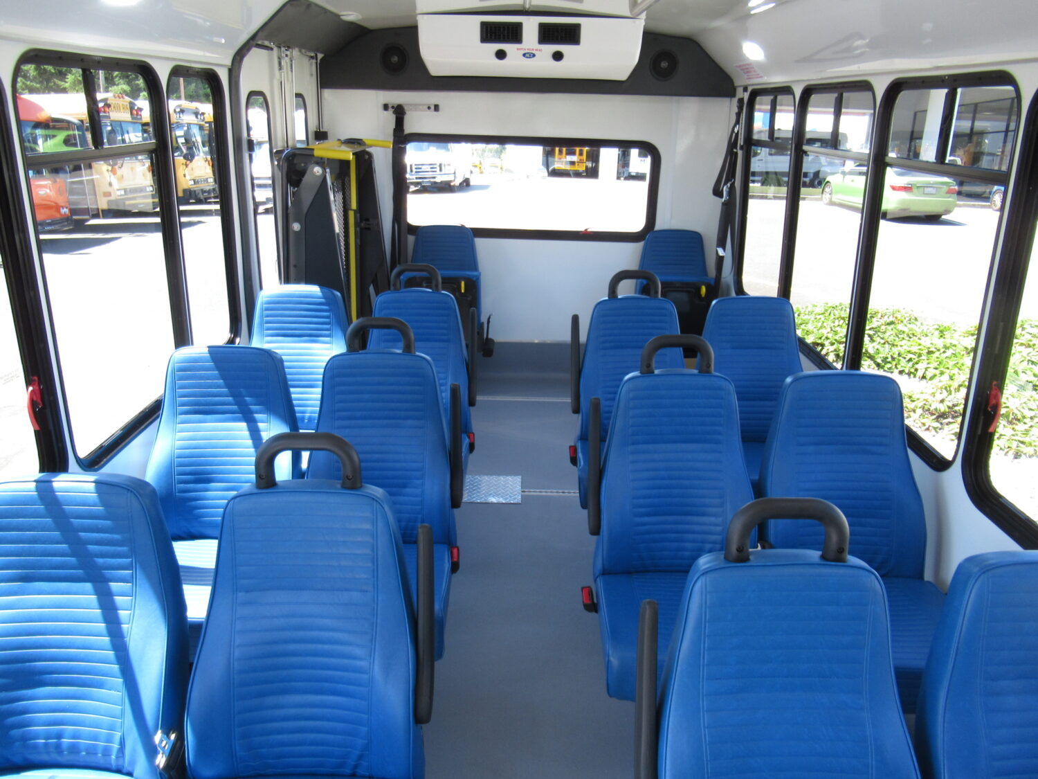 2015 Ford Eldorado 14 Passenger ADA Shuttle - S08437 - Image 5