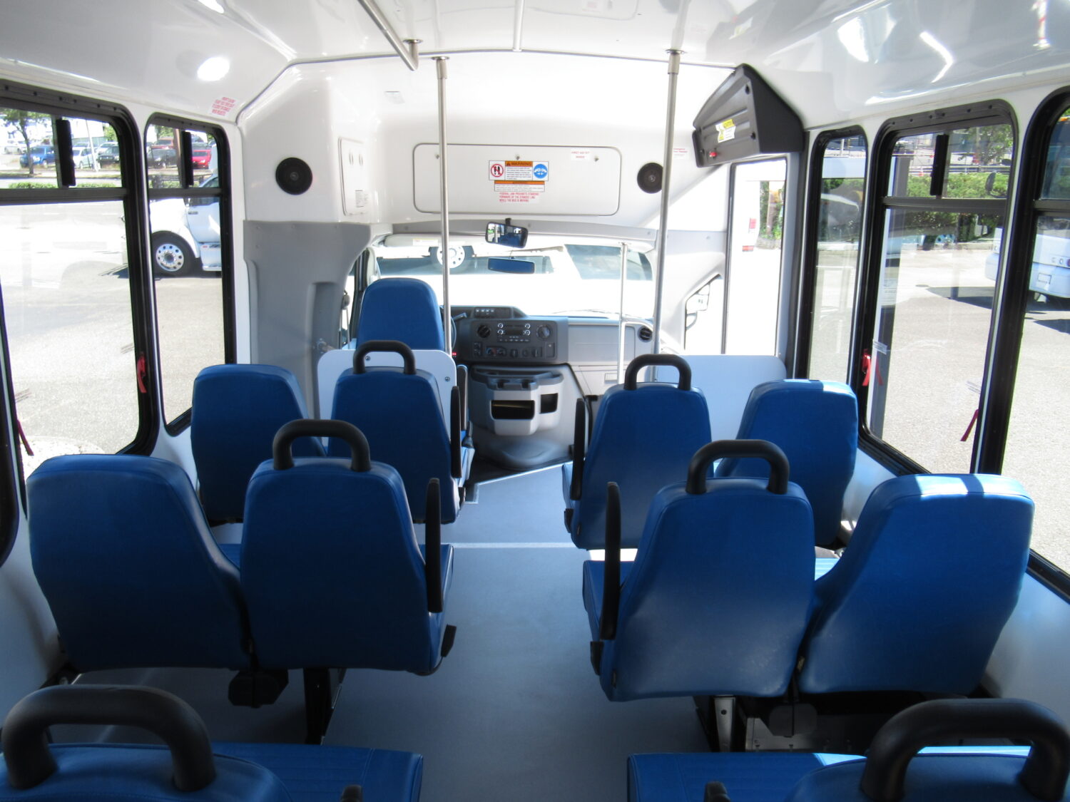 2015 Ford Eldorado 14 Passenger ADA Shuttle - S08437 - Image 7