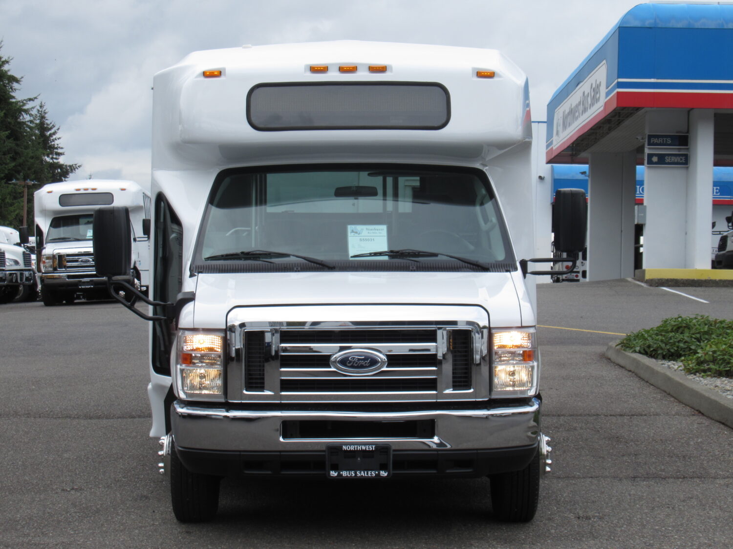 2016 Ford Eldorado 14 Passenger with Interior Luggage Rack - S55031 - Image 11