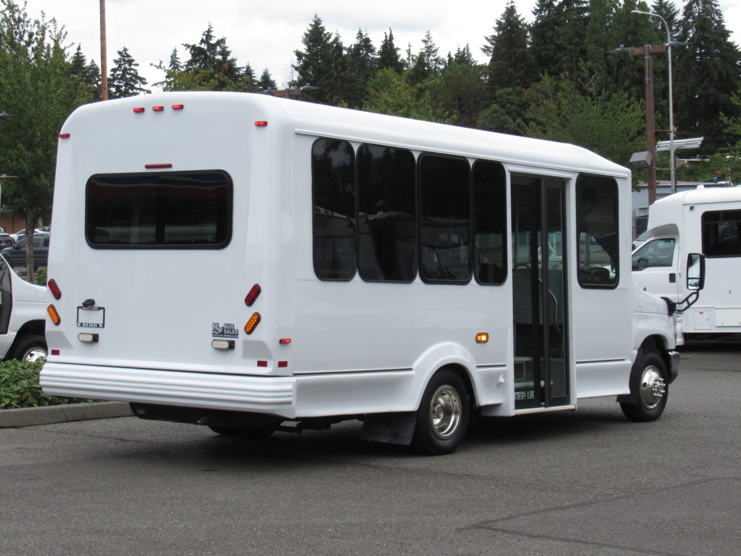 2016 Ford Eldorado 14 Passenger with Interior Luggage Rack - S55031 - Image 3