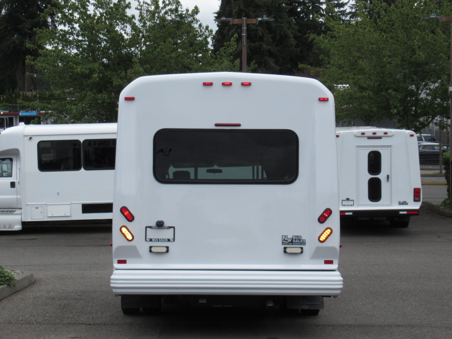 2016 Ford Eldorado 14 Passenger with Interior Luggage Rack - S55031 - Image 12