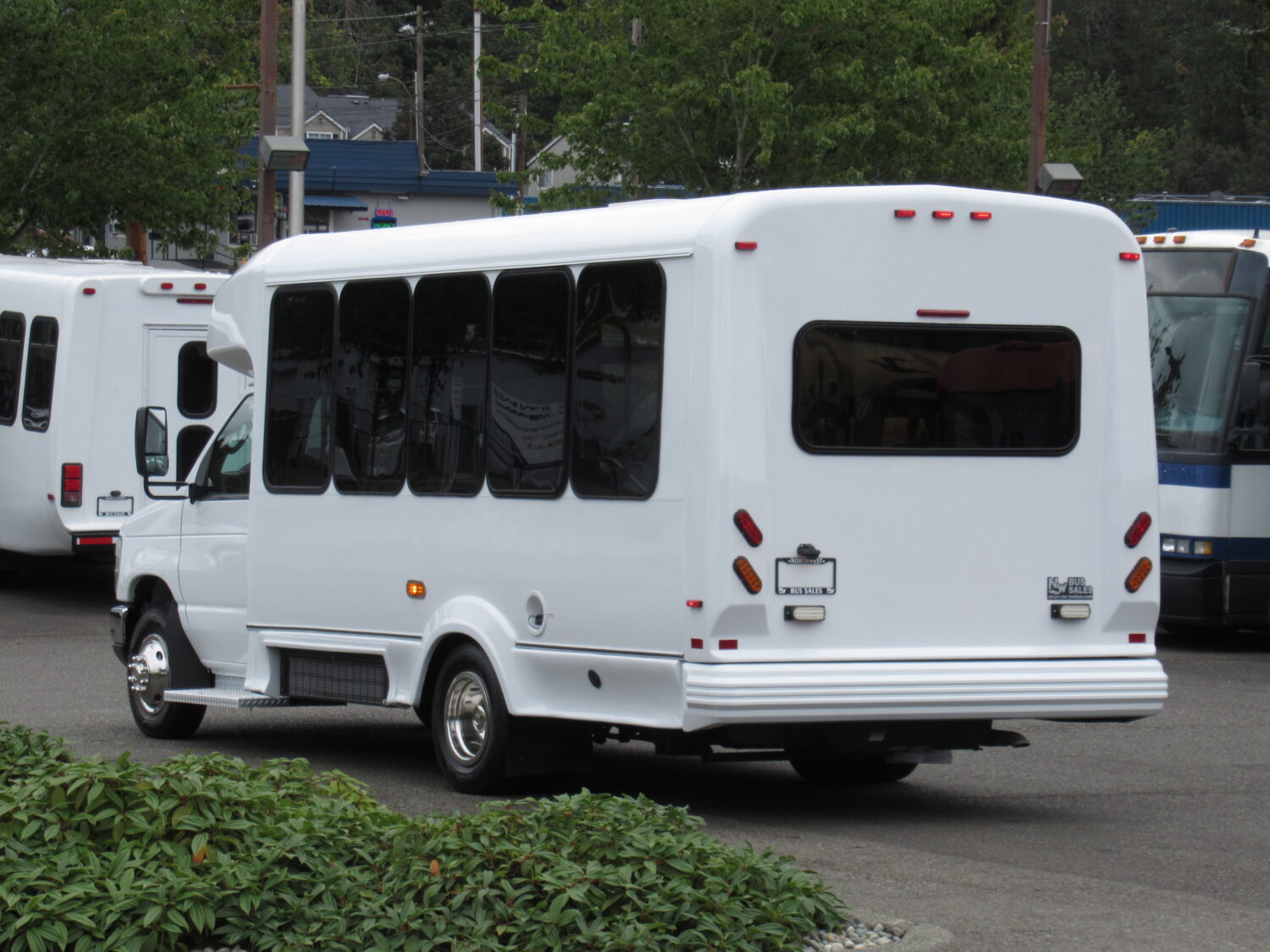 2016 Ford Eldorado 14 Passenger with Interior Luggage Rack - S55031 - Image 4