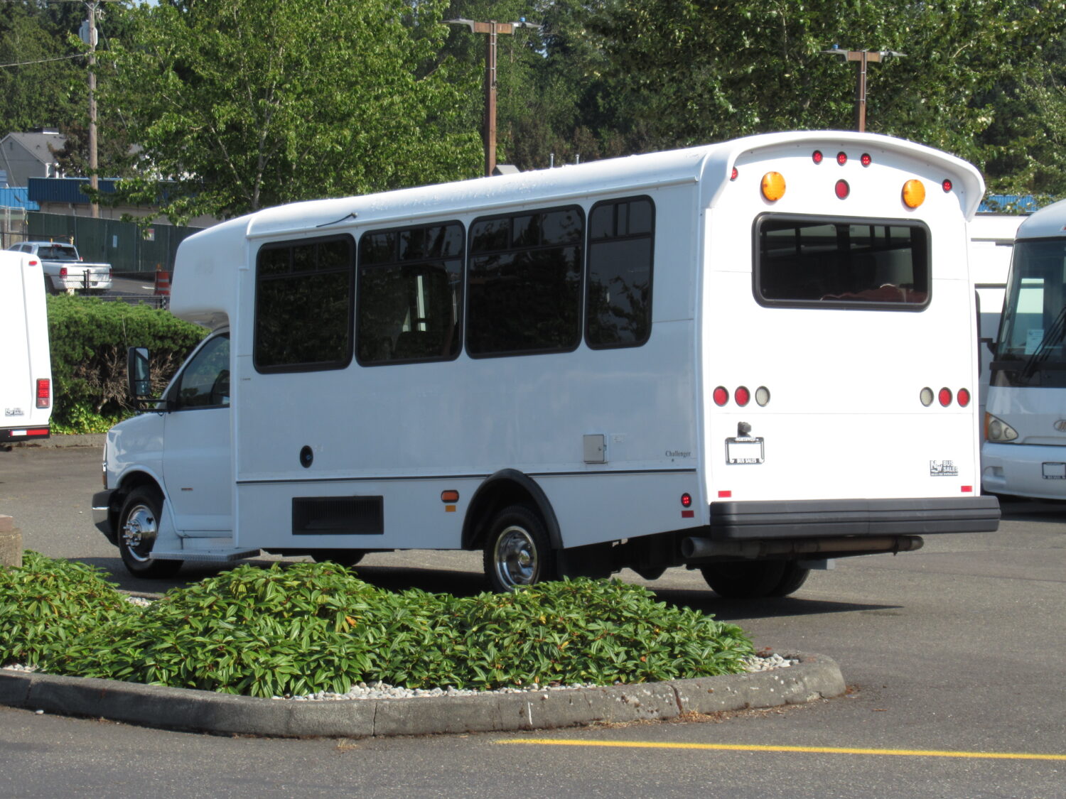 2013 Chevrolet Champion 16 Passenger ADA Shuttle Bus - S71553 - Image 4