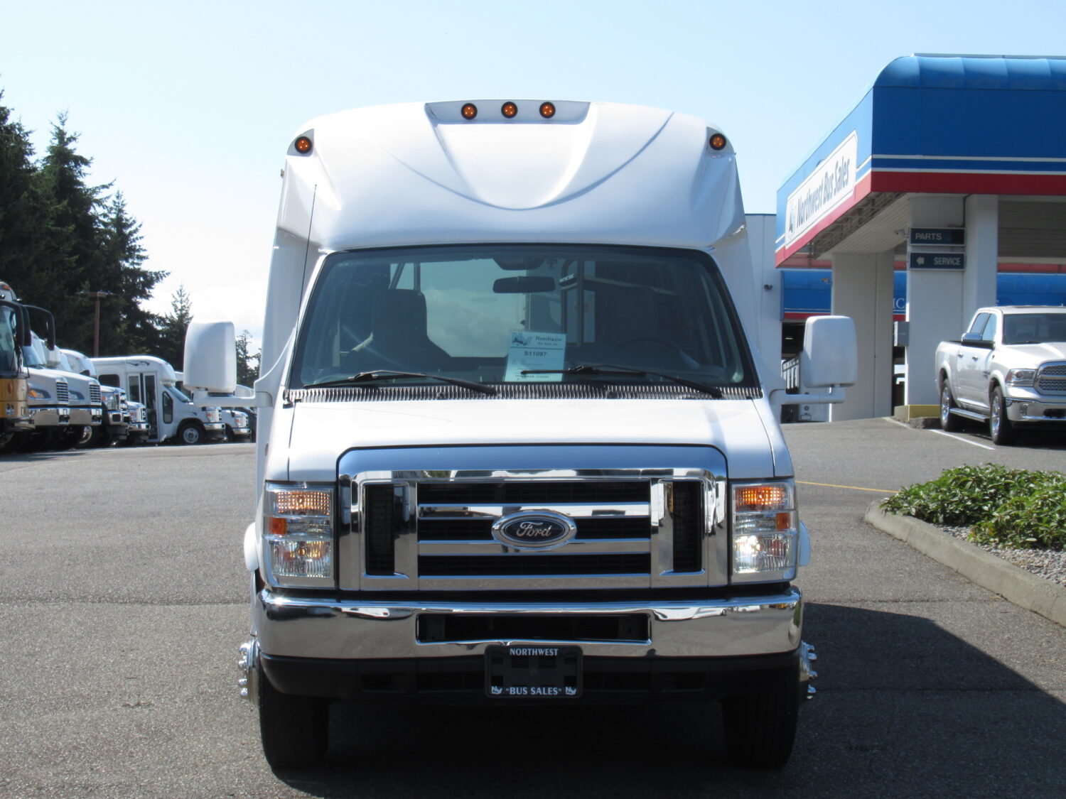 2016 Ford Starcraft 14 Pass w/Interior Luggage Rack Shuttle Bus - S11097 - Image 12