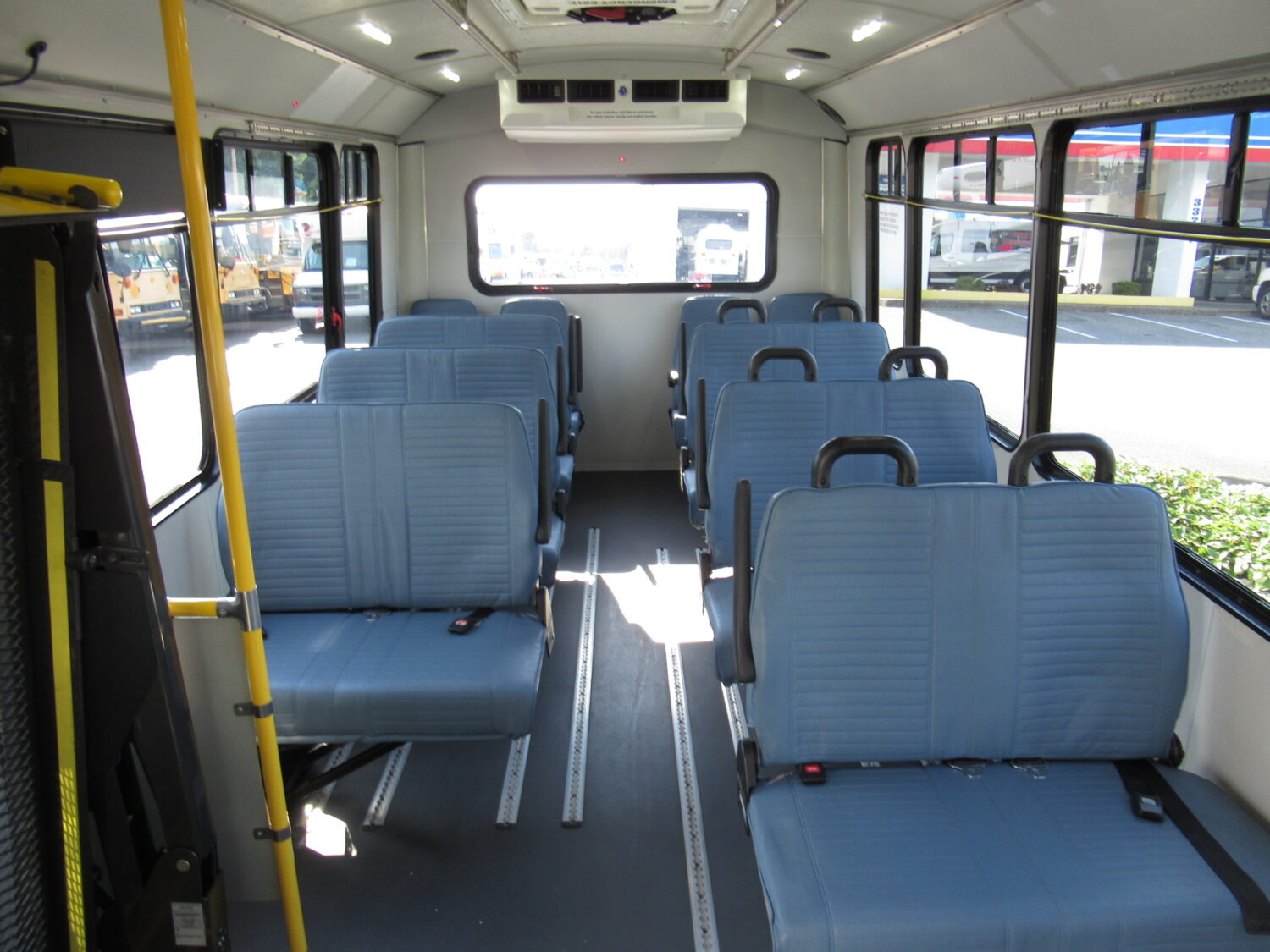 2013 Chevrolet Champion 16 Passenger ADA Shuttle Bus - S71553 - Image 5