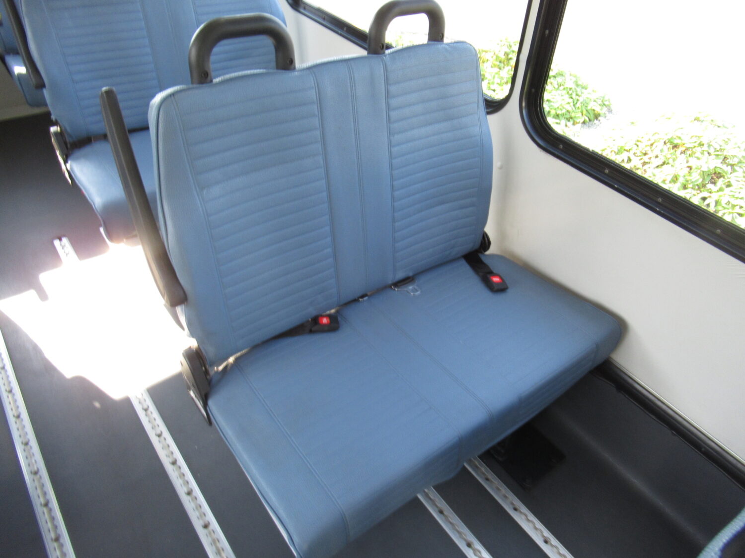 2013 Chevrolet Champion 16 Passenger ADA Shuttle Bus - S71553 - Image 7