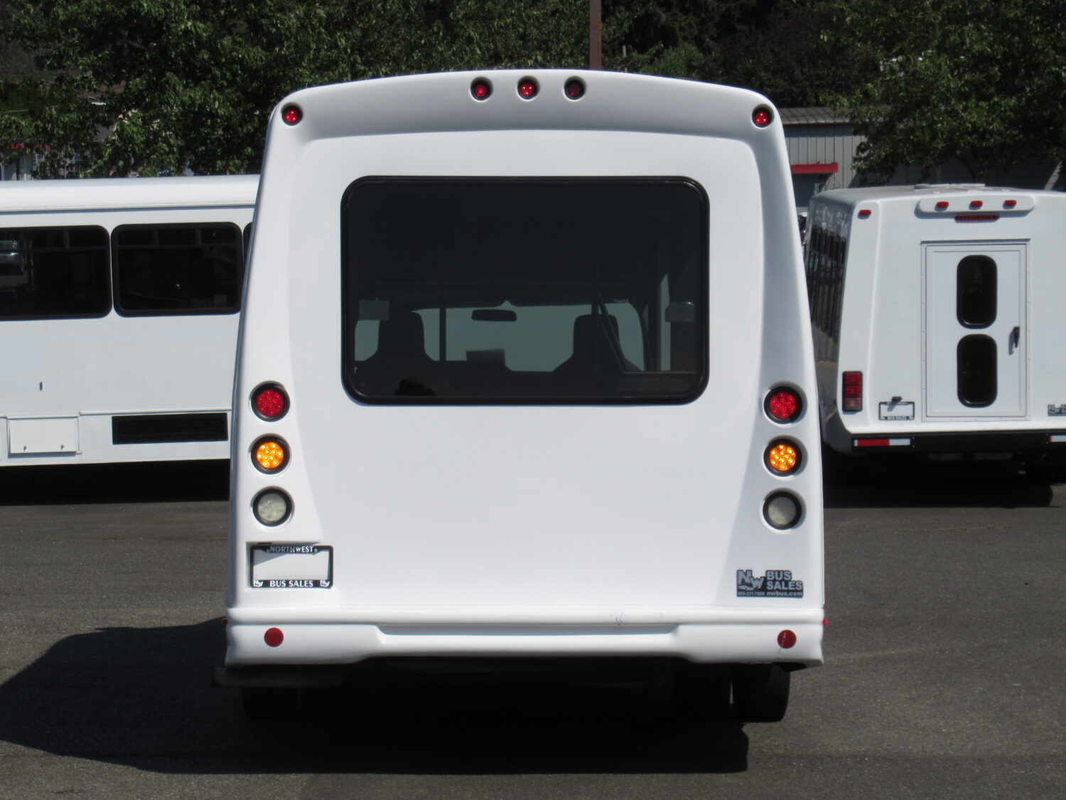 2016 Ford Starcraft 14 Pass w/Interior Luggage Rack Shuttle Bus - S11097 - Image 11