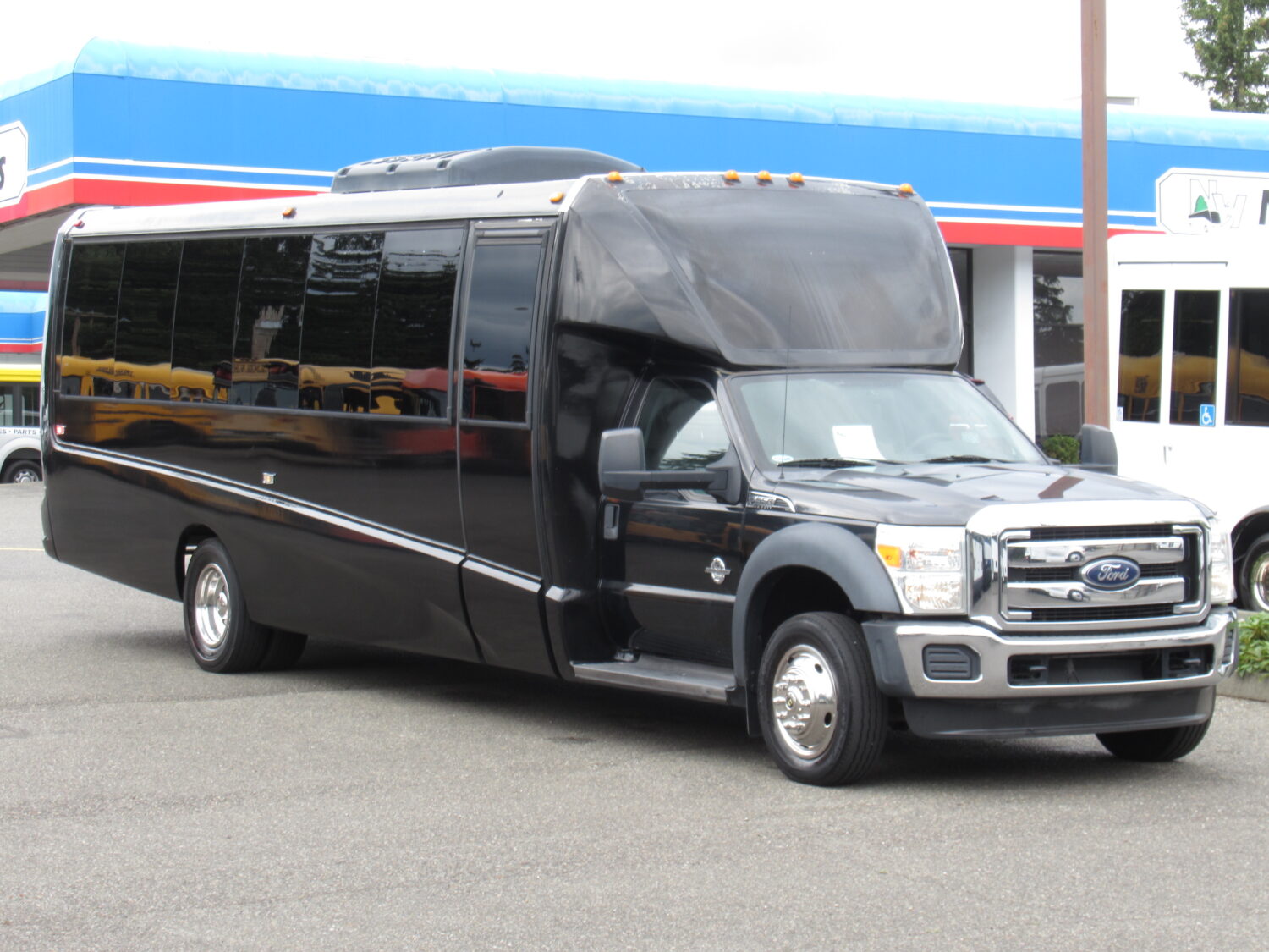 2014 Ford Grech 28 Passenger with Rear Luggage - S07149