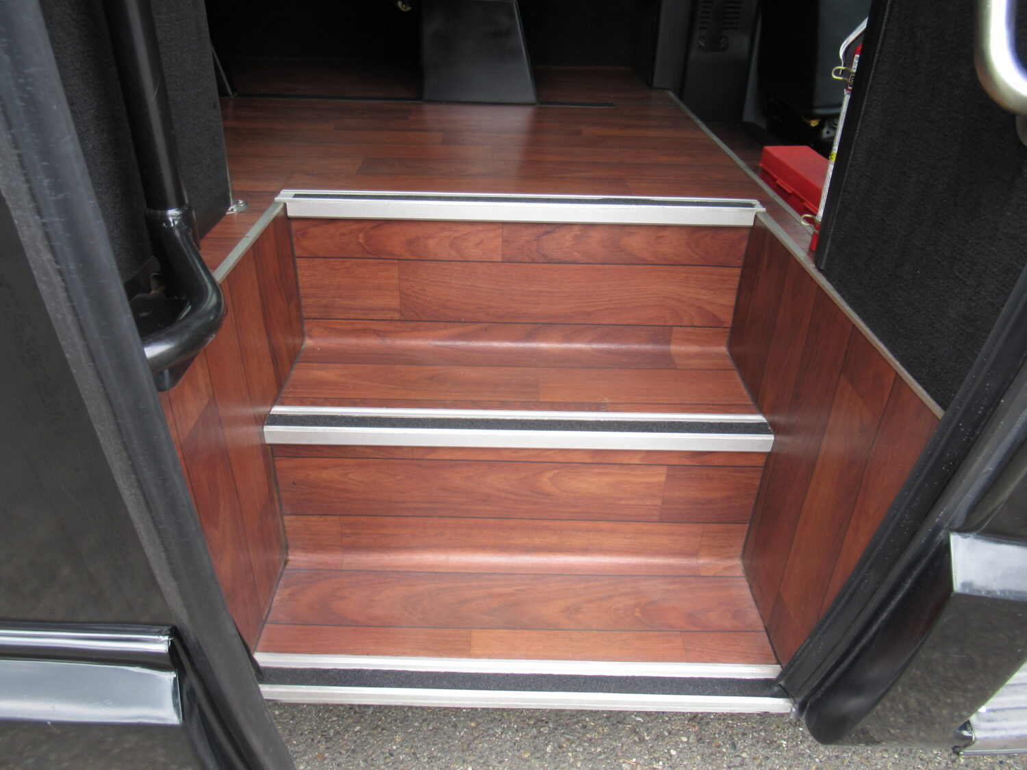 2014 Ford Grech 28 Passenger with Rear Luggage - S07149 - Image 11