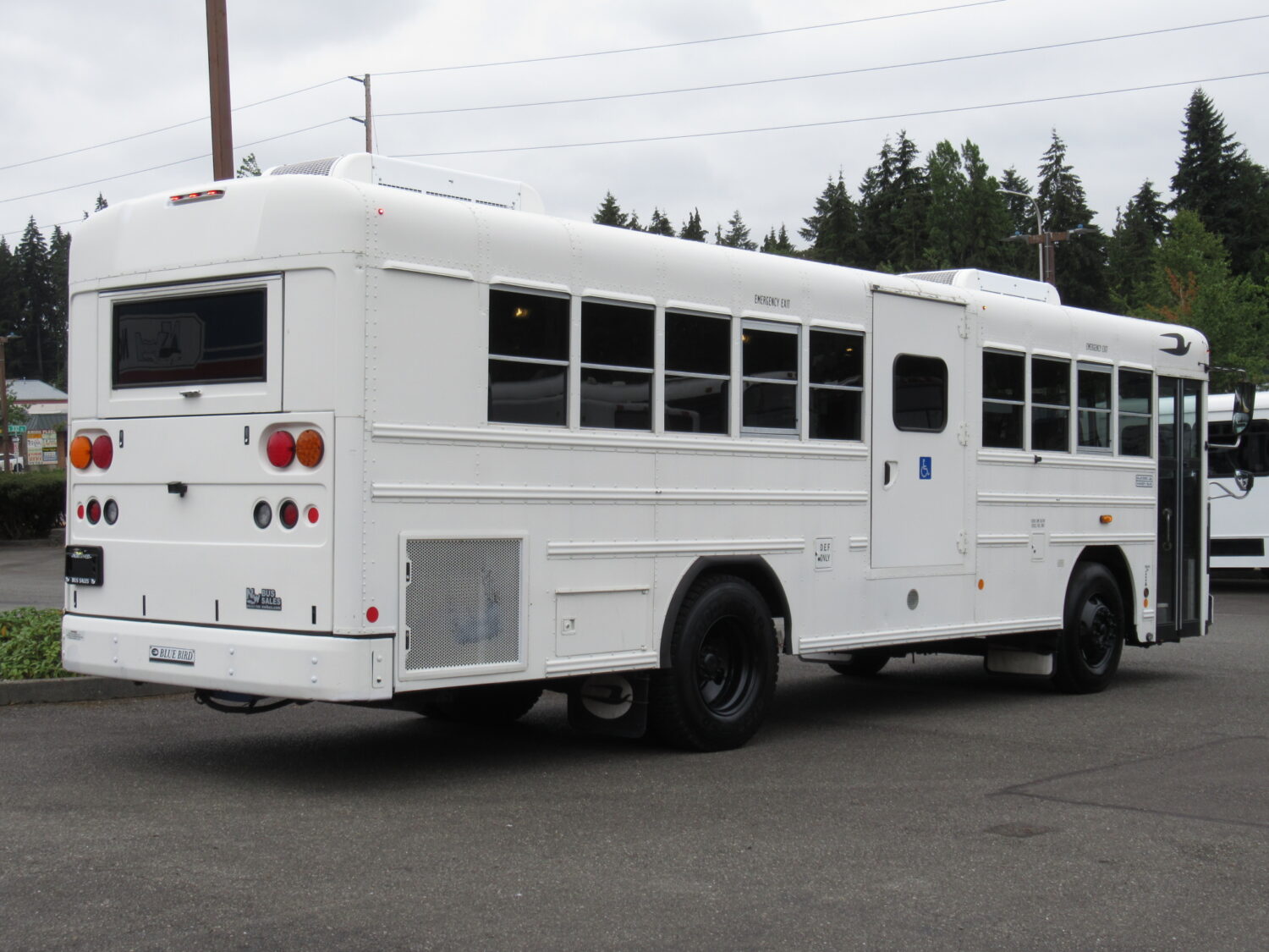 2012 Blue Bird 22 Passenger & 2 Wheelchair Commercial Bus - B84043 - Image 3