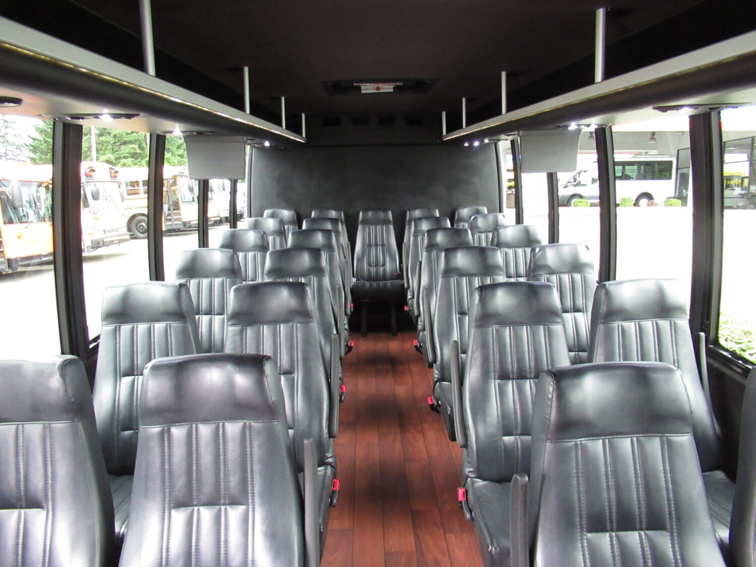 2014 Ford Grech 28 Passenger with Rear Luggage - S07149 - Image 6