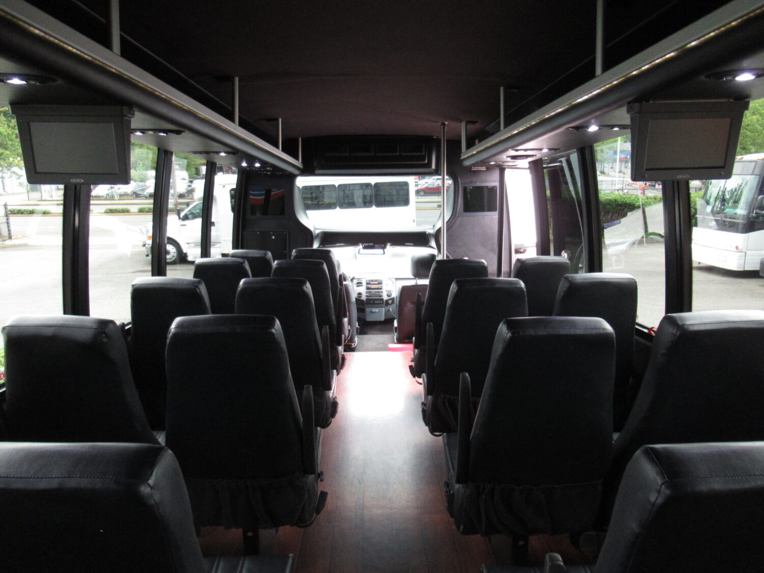 2014 Ford Grech 28 Passenger with Rear Luggage - S07149 - Image 8