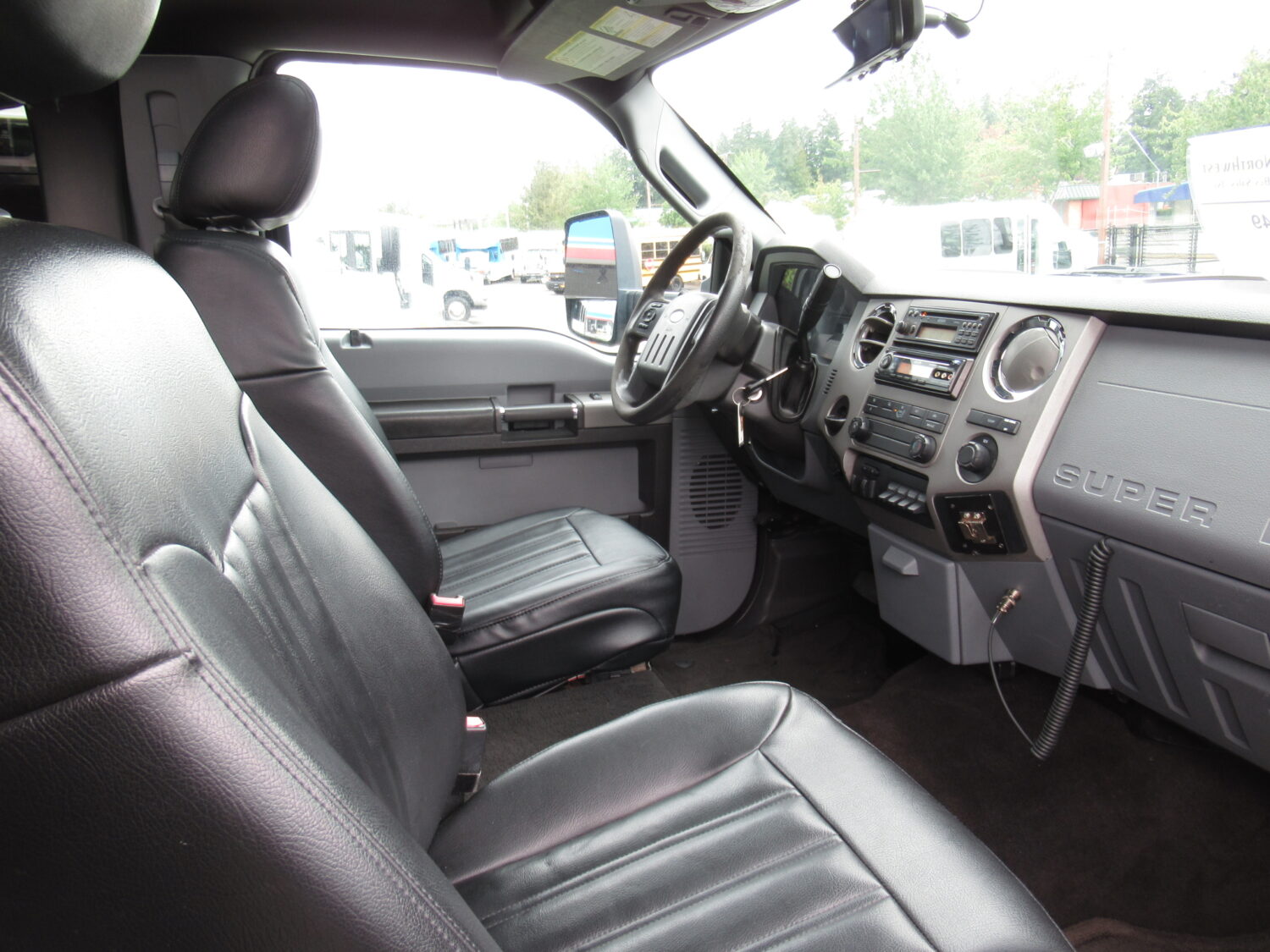 2014 Ford Grech 28 Passenger with Rear Luggage - S07149 - Image 10