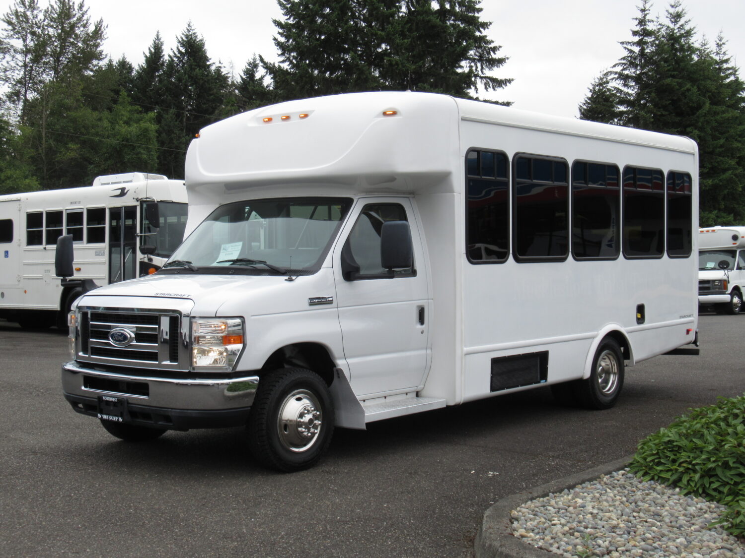 2015 Ford Starcraft 12 Passenger & 2 Wheelchair Shuttle Bus - S12254 - Image 2