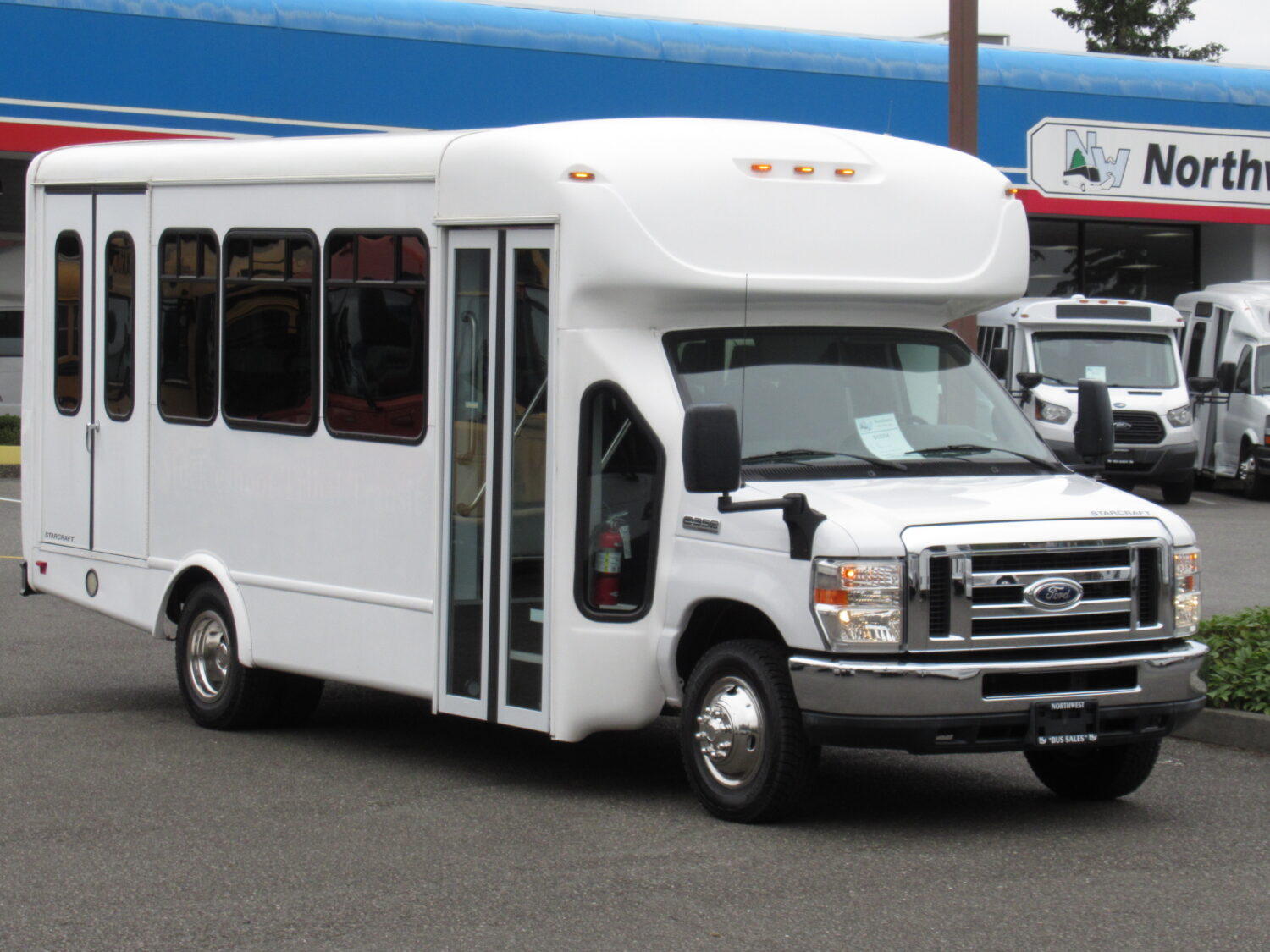 2015 Ford Starcraft 12 Passenger & 2 Wheelchair Shuttle Bus - S12254