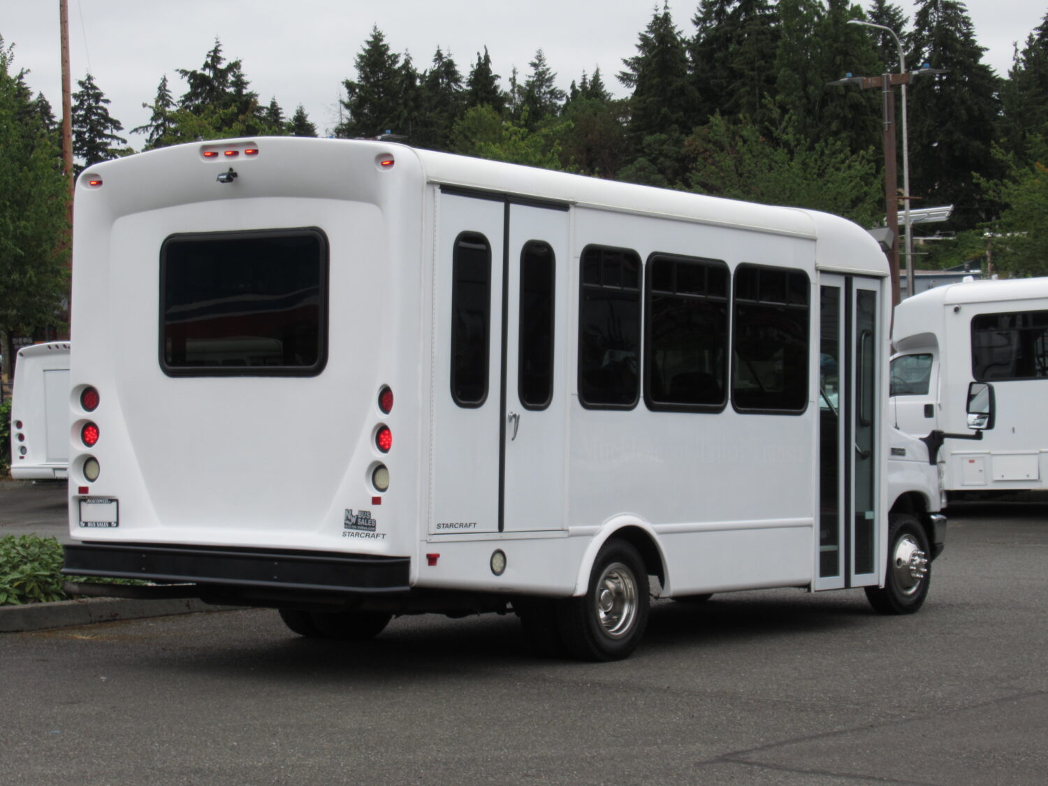 2015 Ford Starcraft 12 Passenger & 2 Wheelchair Shuttle Bus - S12254 - Image 3