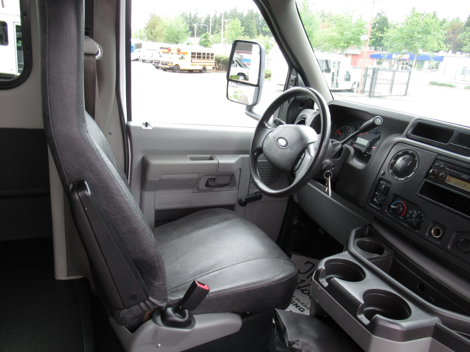 2015 Ford Starcraft 12 Passenger & 2 Wheelchair Shuttle Bus - S12254 - Image 8