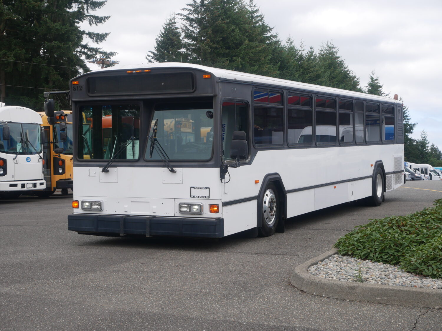 2005 Gillig Phantom 45 Passenger ADA Transit Bus - T12656 - Image 2