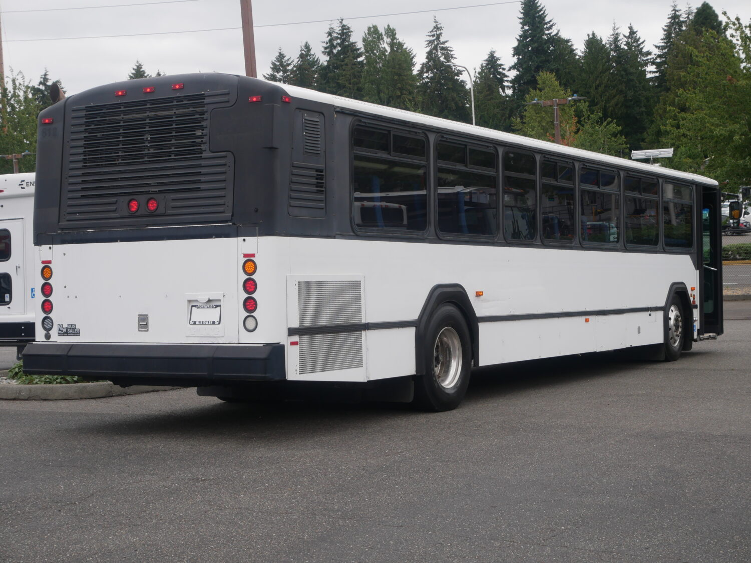 2005 Gillig Phantom 45 Passenger ADA Transit Bus - T12656 - Image 3