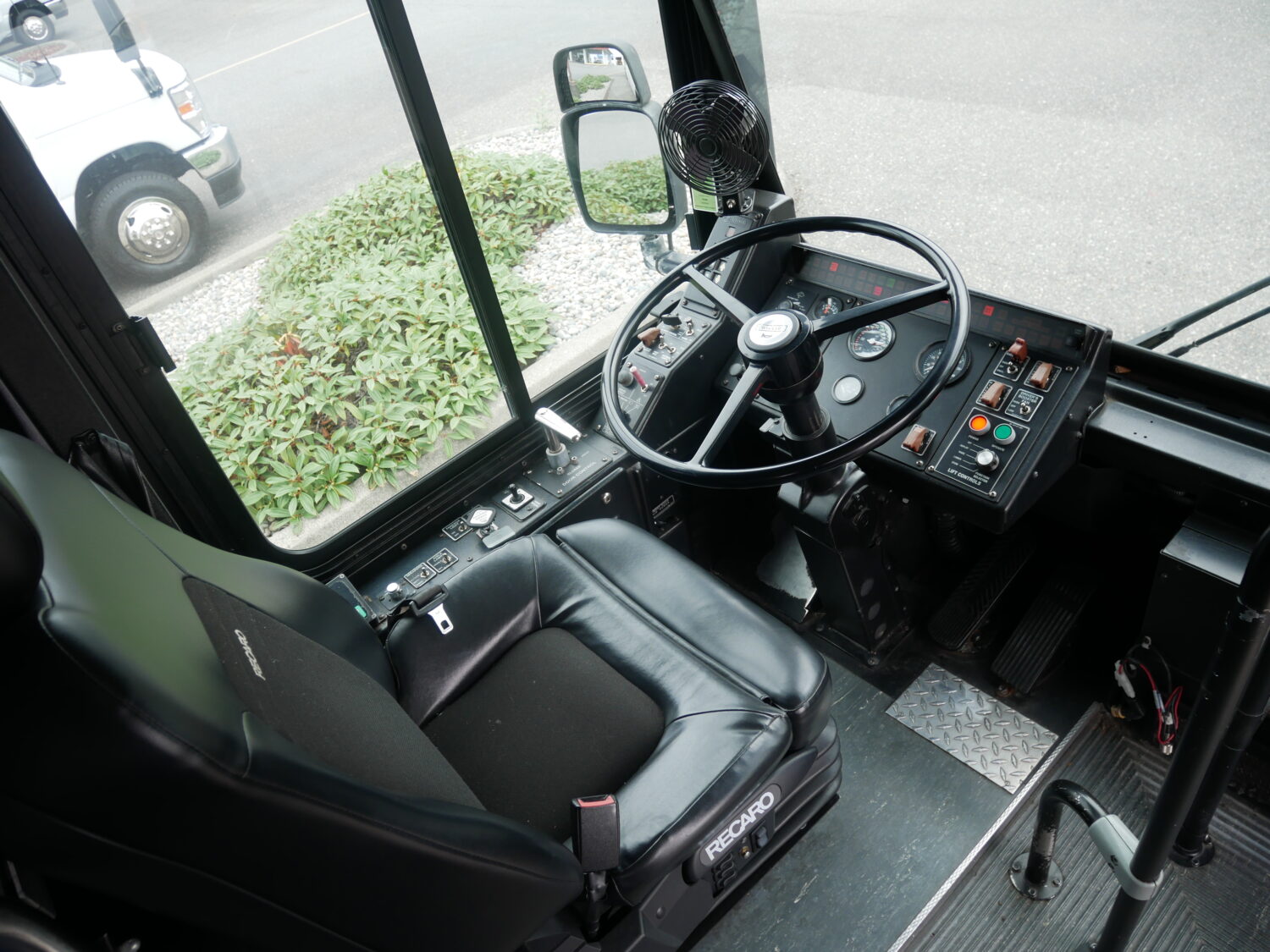 2005 Gillig Phantom 45 Passenger ADA Transit Bus - T12656 - Image 5