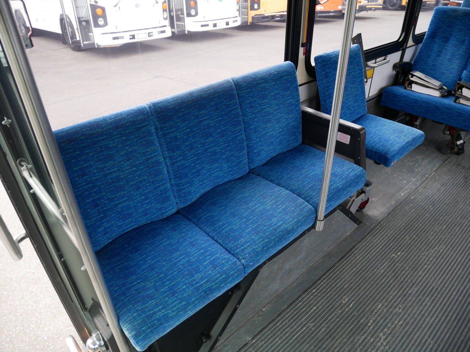 2005 Gillig Phantom 45 Passenger ADA Transit Bus - T12656 - Image 8