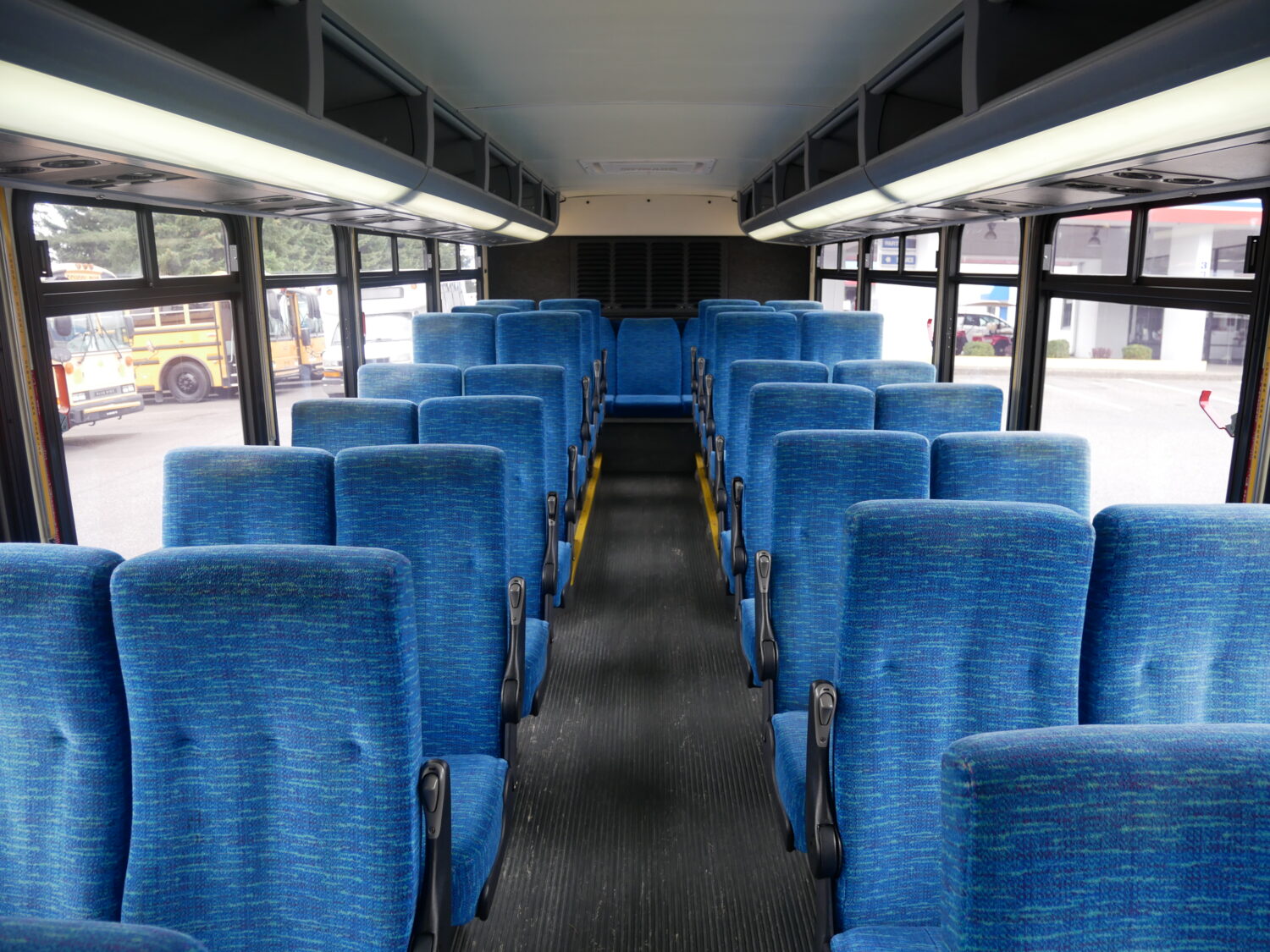 2005 Gillig Phantom 45 Passenger ADA Transit Bus - T12656 - Image 7