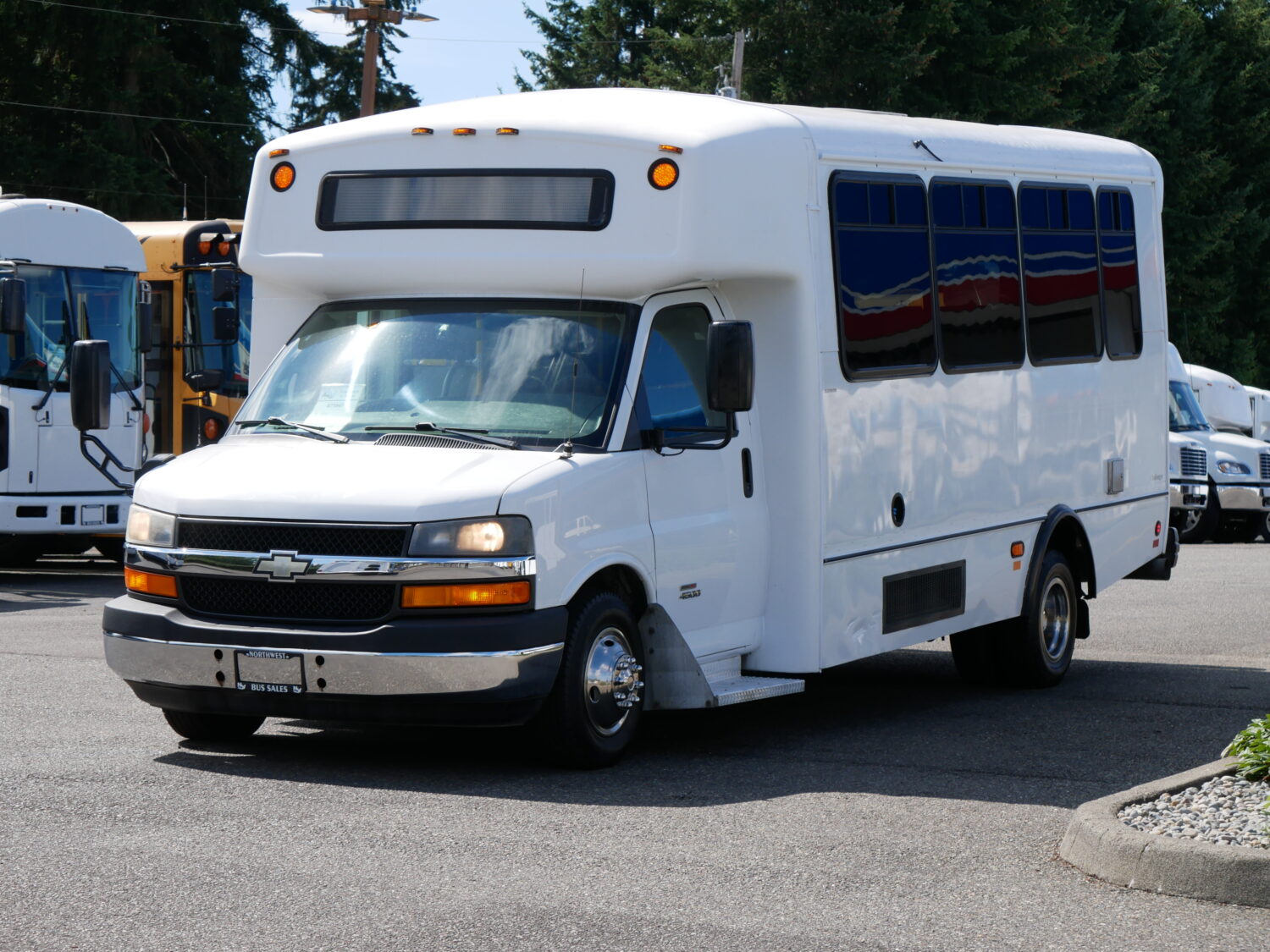 2013 Chevrolet Champion 16 Passenger ADA Shuttle Bus - S71947 - Image 2
