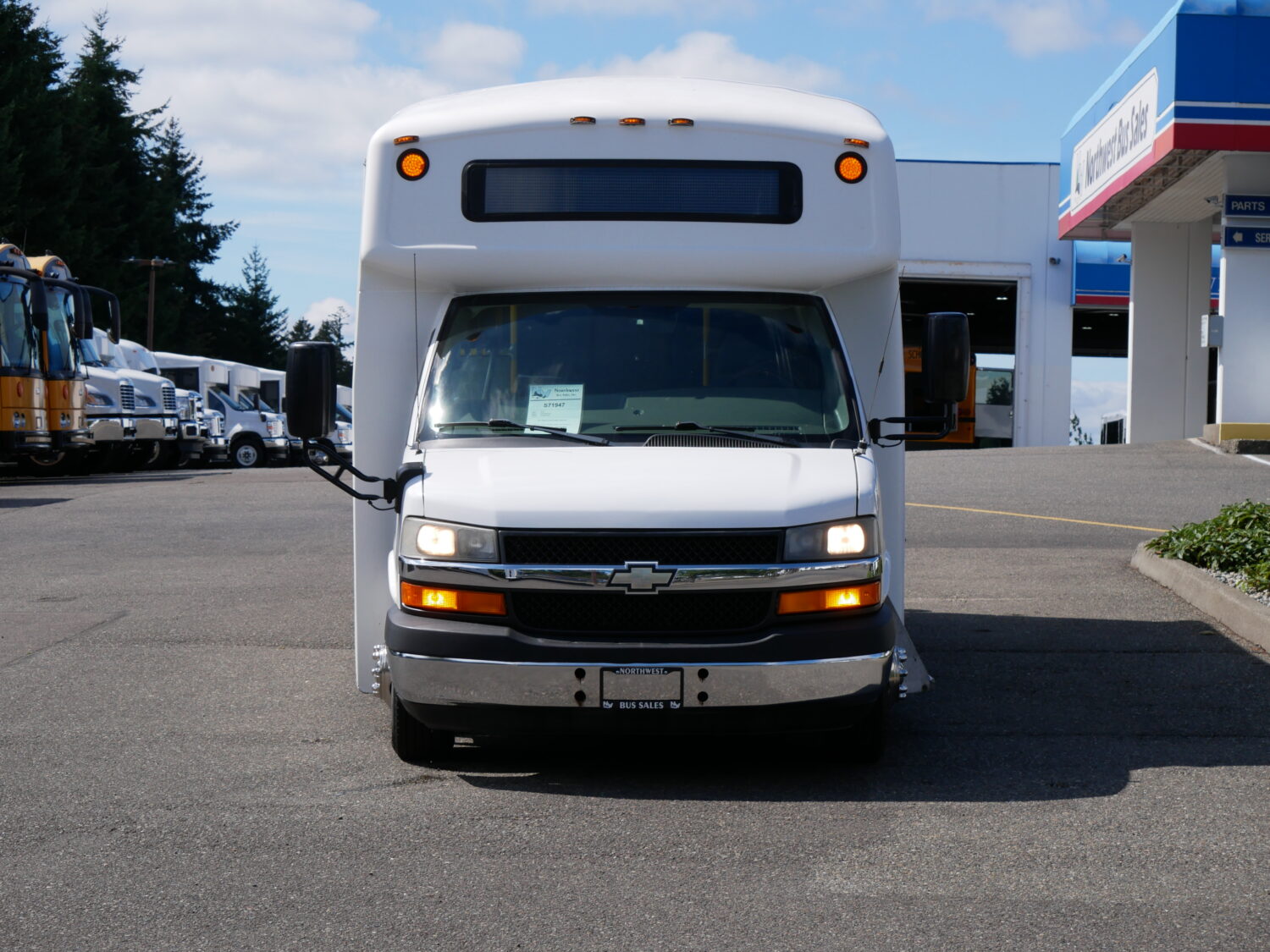 2013 Chevrolet Champion 16 Passenger ADA Shuttle Bus - S71947 - Image 12