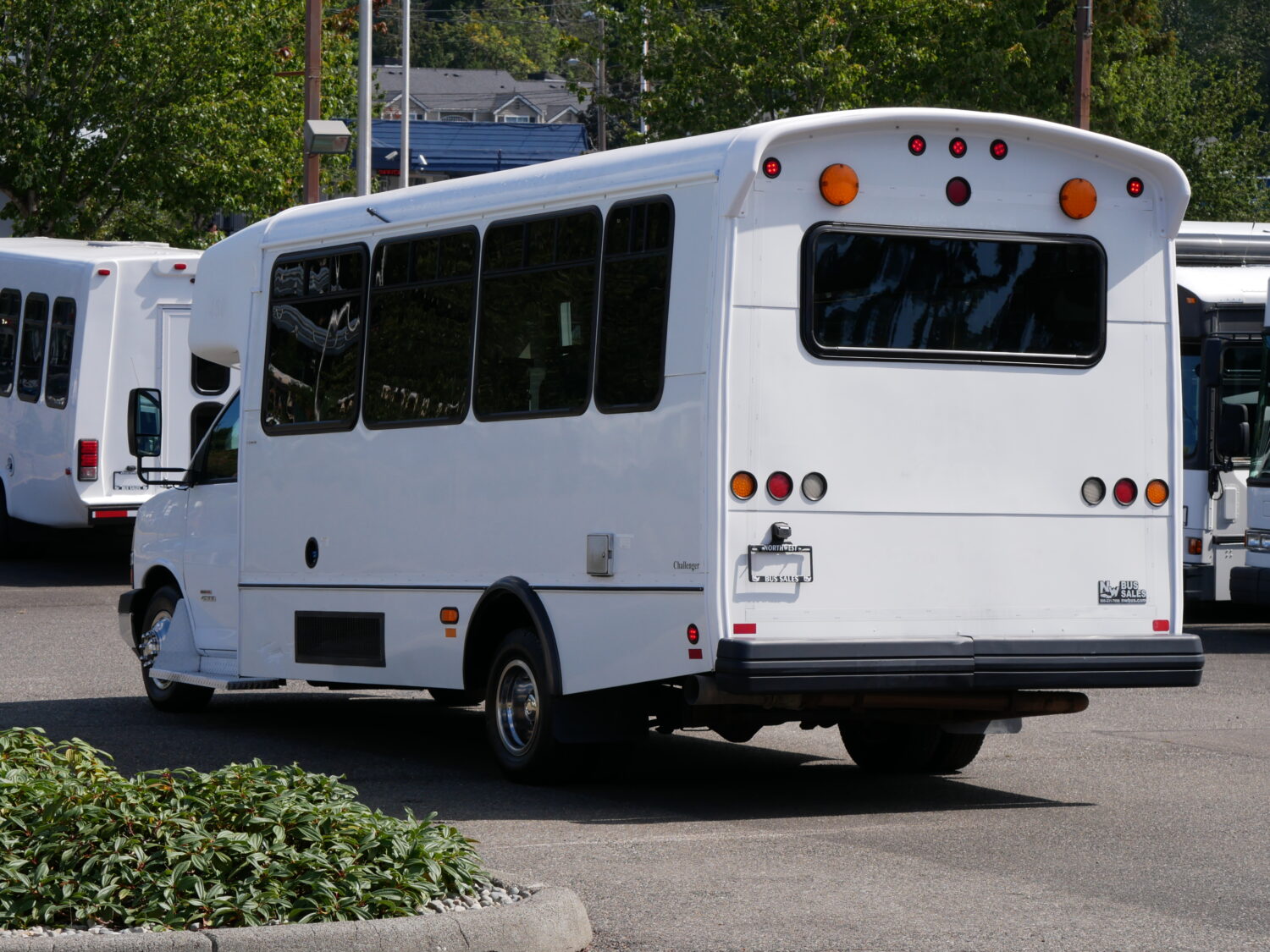 2013 Chevrolet Champion 16 Passenger ADA Shuttle Bus - S71947 - Image 4