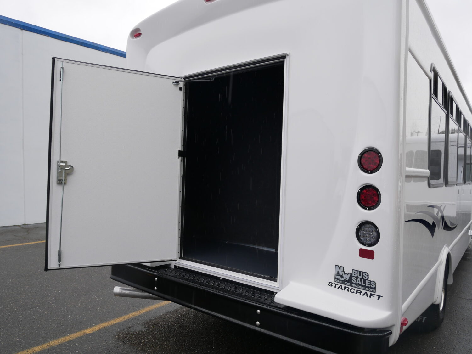 2025 Ford Starcraft MVP 24 Pass w/Rear Luggage - S12432 - Image 10