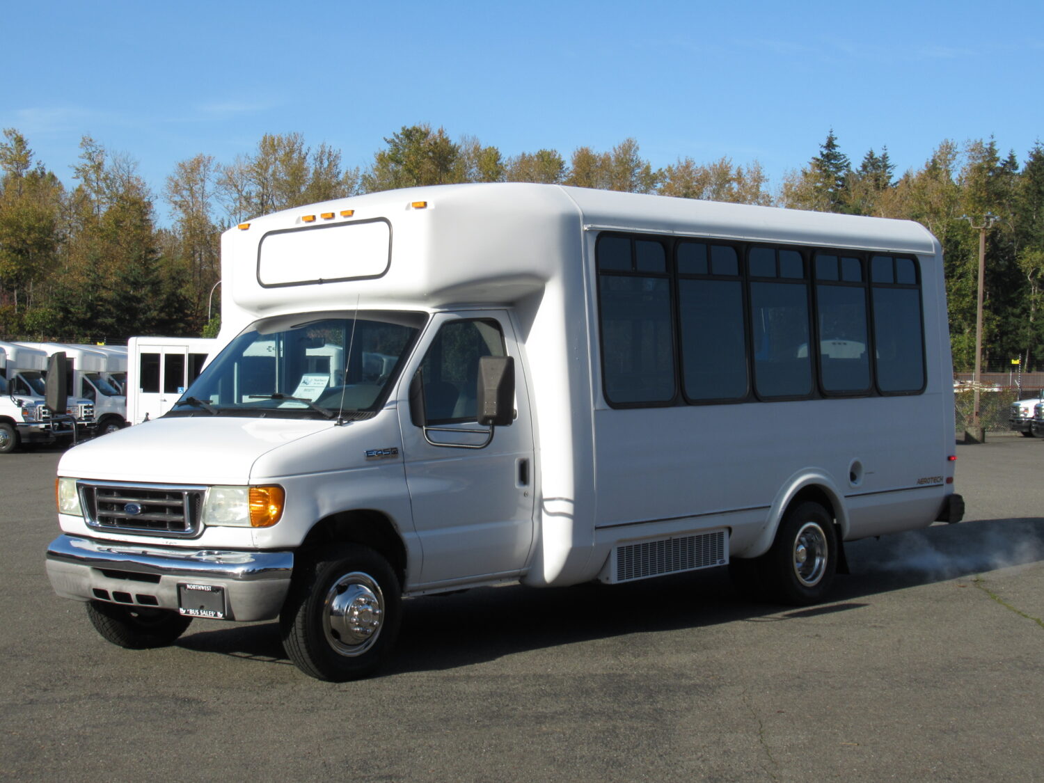 2007 Ford Eldorado 14 Passenger with Interior Luggage Rack - S03271 - Image 2