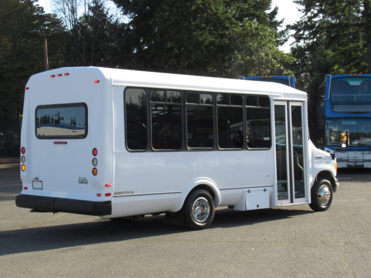 2007 Ford Eldorado 14 Passenger with Interior Luggage Rack - S03271 - Image 3