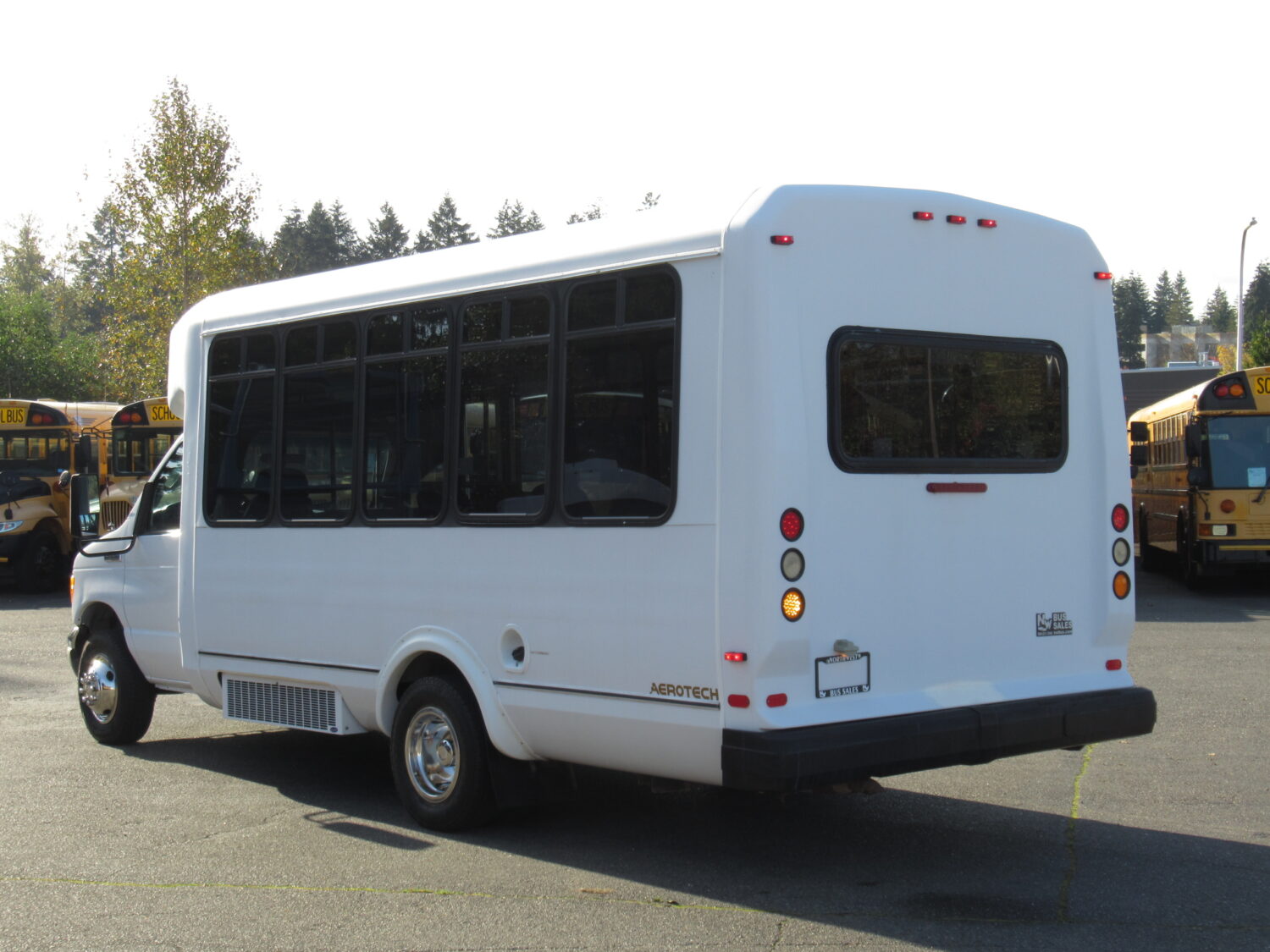 2007 Ford Eldorado 14 Passenger with Interior Luggage Rack - S03271 - Image 4