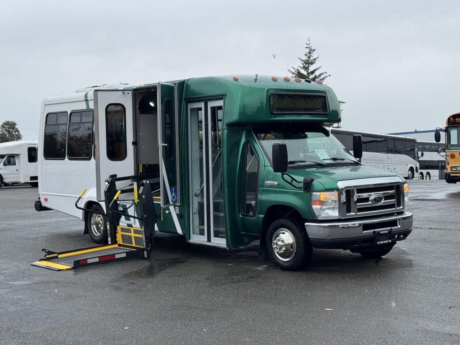 2013 Ford Elkhart 11 Passenger + 3 Wheelchair ADA Shuttle Bus - S32783