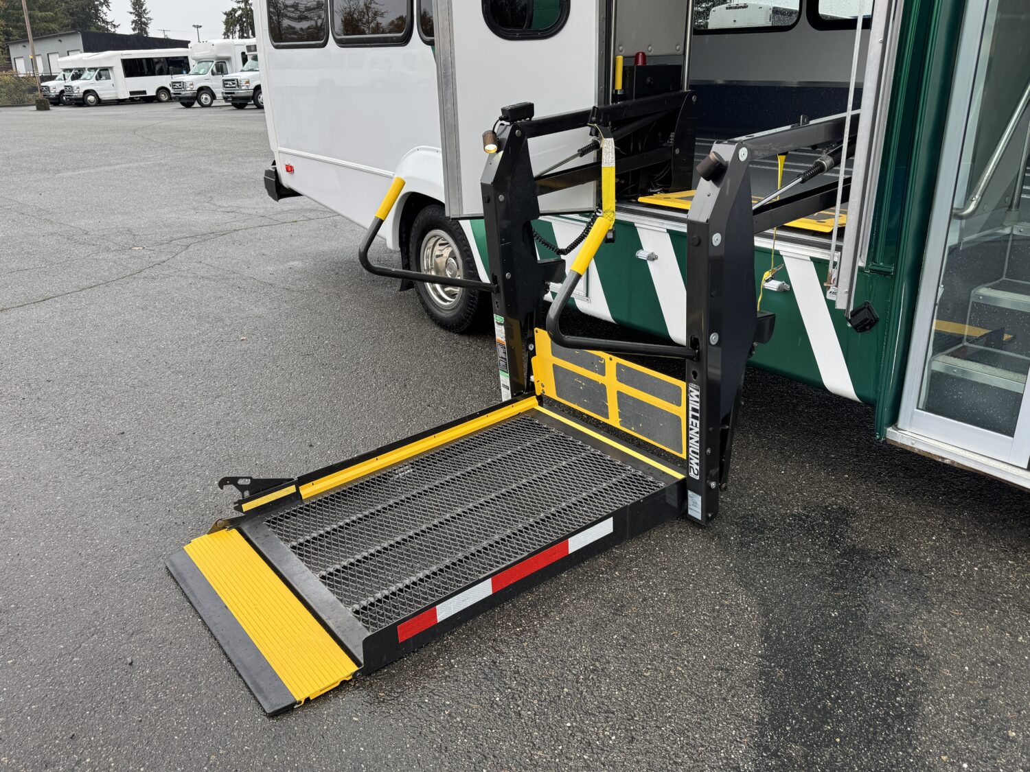 2013 Ford Elkhart 11 Passenger + 3 Wheelchair ADA Shuttle Bus - S32783 - Image 10