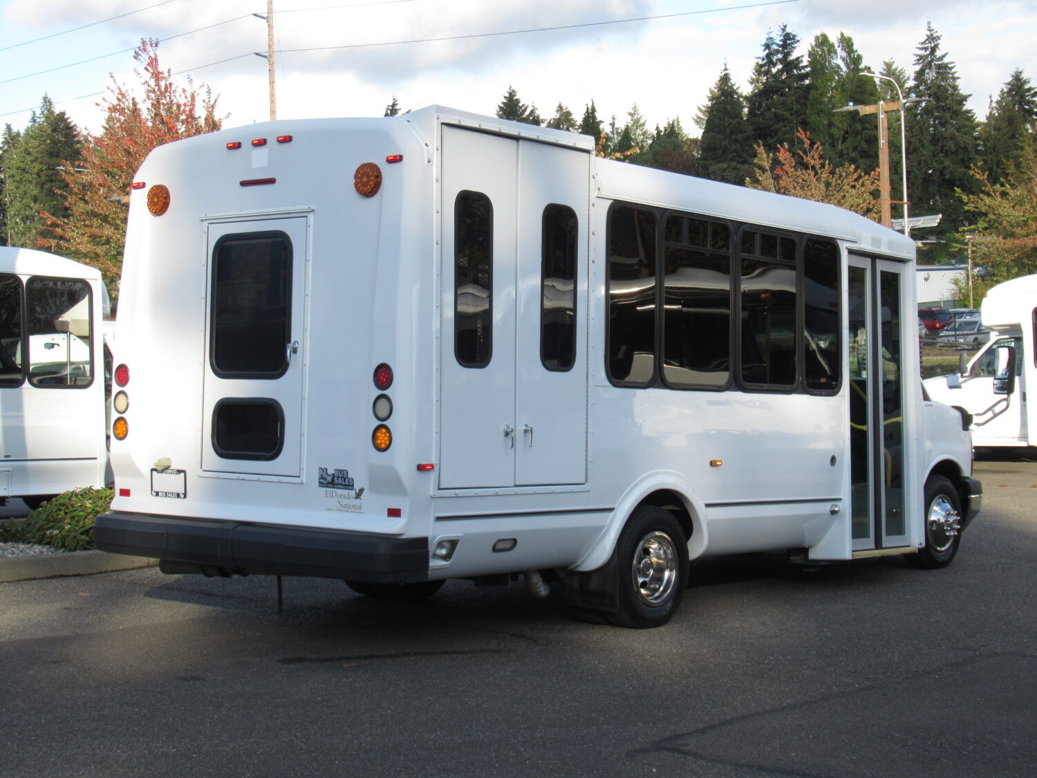 2011 Chevrolet Eldorado Aerotech 14 Passenger ADA Shuttle Bus - S90511 - Image 3