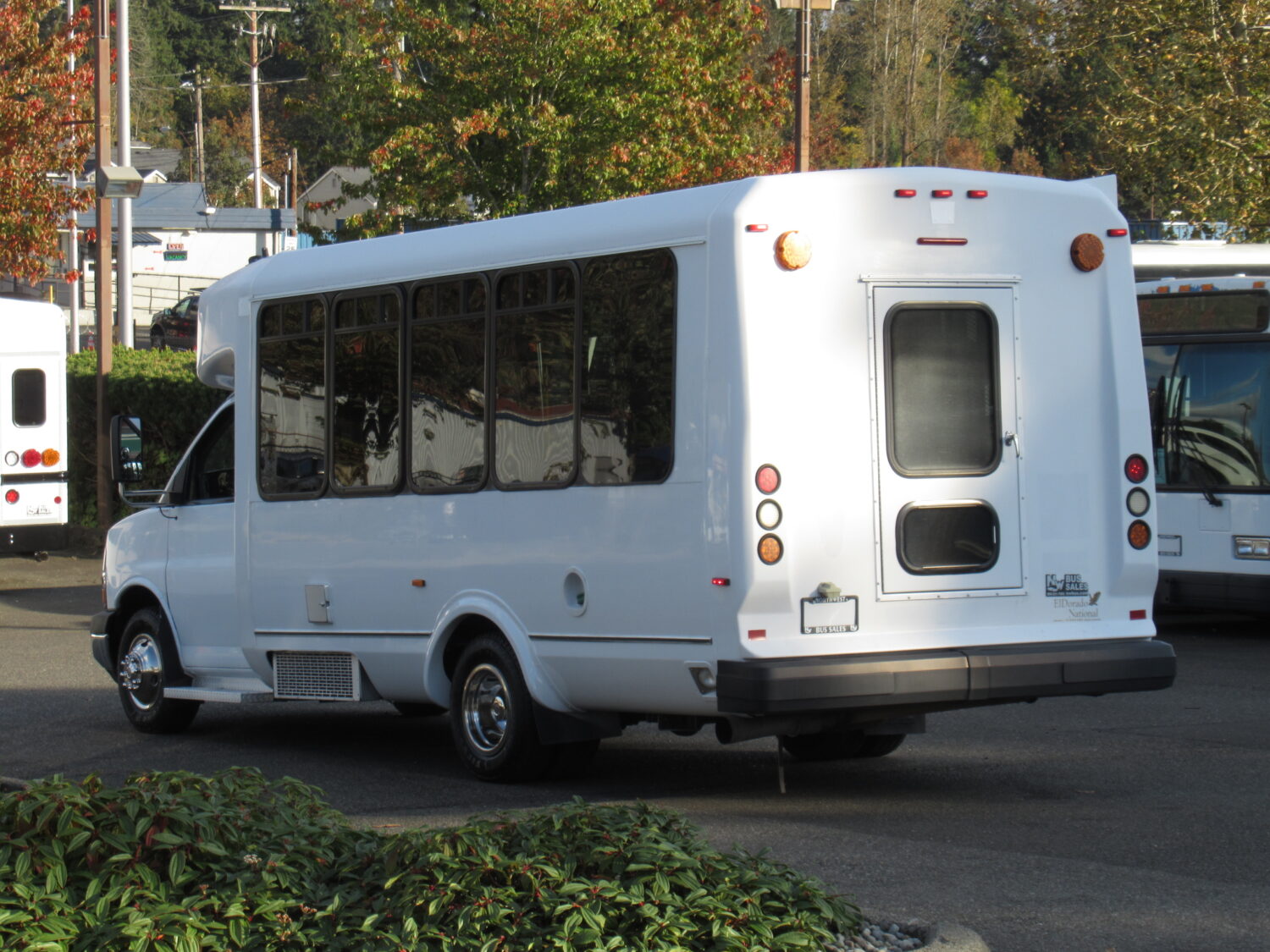 2011 Chevrolet Eldorado Aerotech 14 Passenger ADA Shuttle Bus - S90511 - Image 4