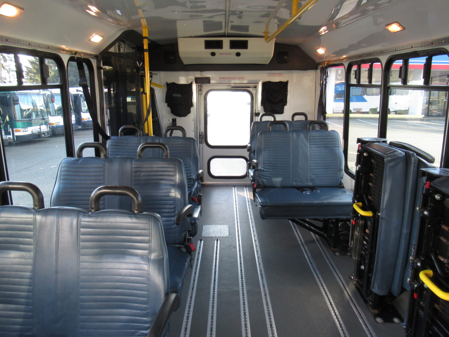 2011 Chevrolet Eldorado Aerotech 14 Passenger ADA Shuttle Bus - S90511 - Image 6