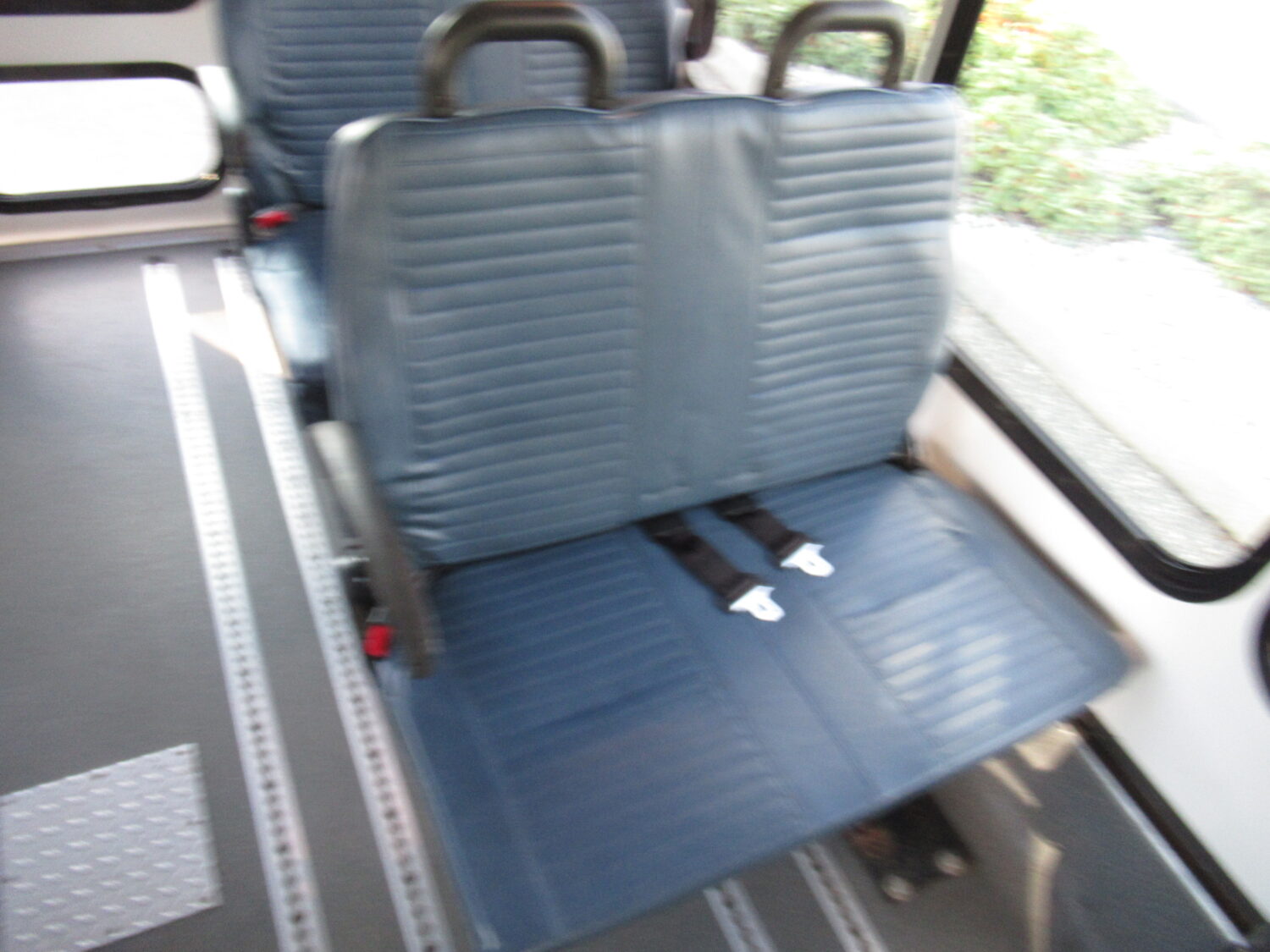 2011 Chevrolet Eldorado Aerotech 14 Passenger ADA Shuttle Bus - S90511 - Image 8