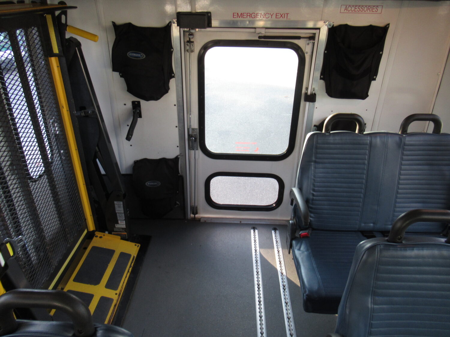 2011 Chevrolet Eldorado Aerotech 14 Passenger ADA Shuttle Bus - S90511 - Image 7