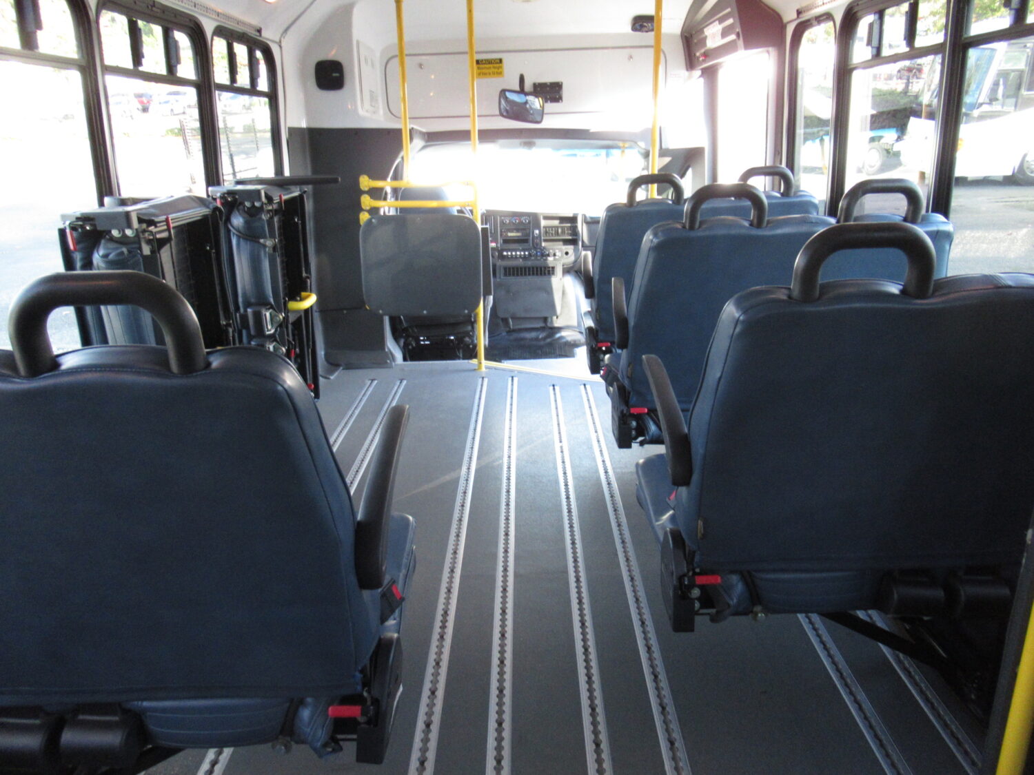 2011 Chevrolet Eldorado Aerotech 14 Passenger ADA Shuttle Bus - S90511 - Image 10