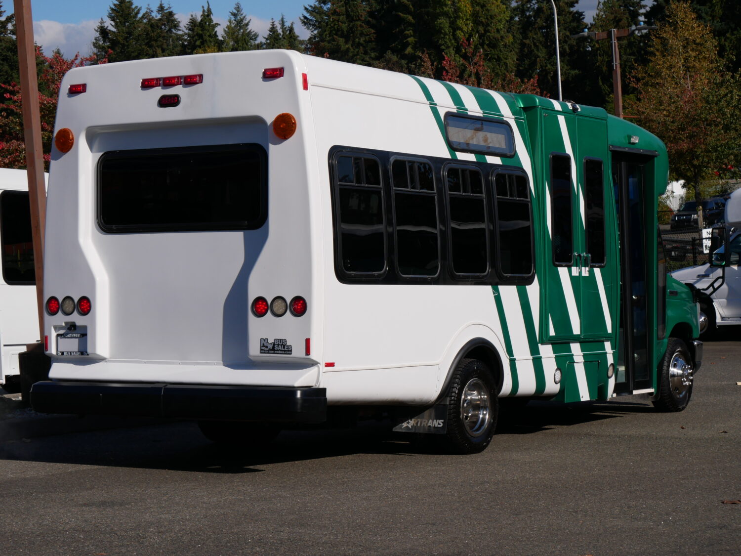 2011 Ford Startrans Senator 17 Passenger ADA Shuttle Bus - S22783 - Image 3