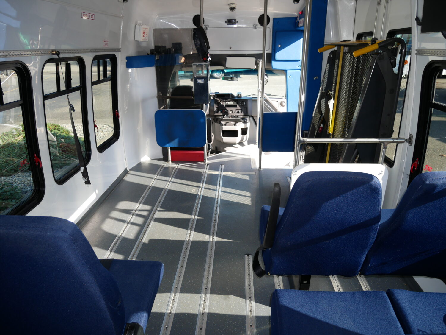 2011 Ford Startrans Senator 17 Passenger ADA Shuttle Bus - S22783 - Image 8