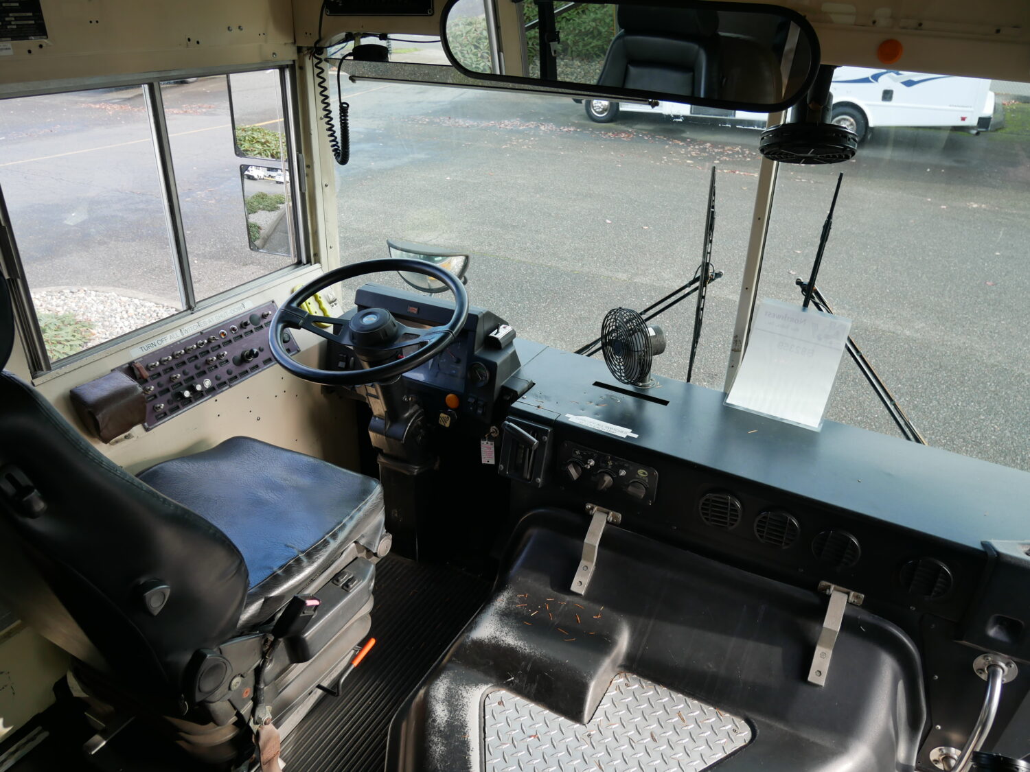 1999 Blue Bird TC-1000 Handy Bus 18 ADA Short School Bus - B82359 - Image 5